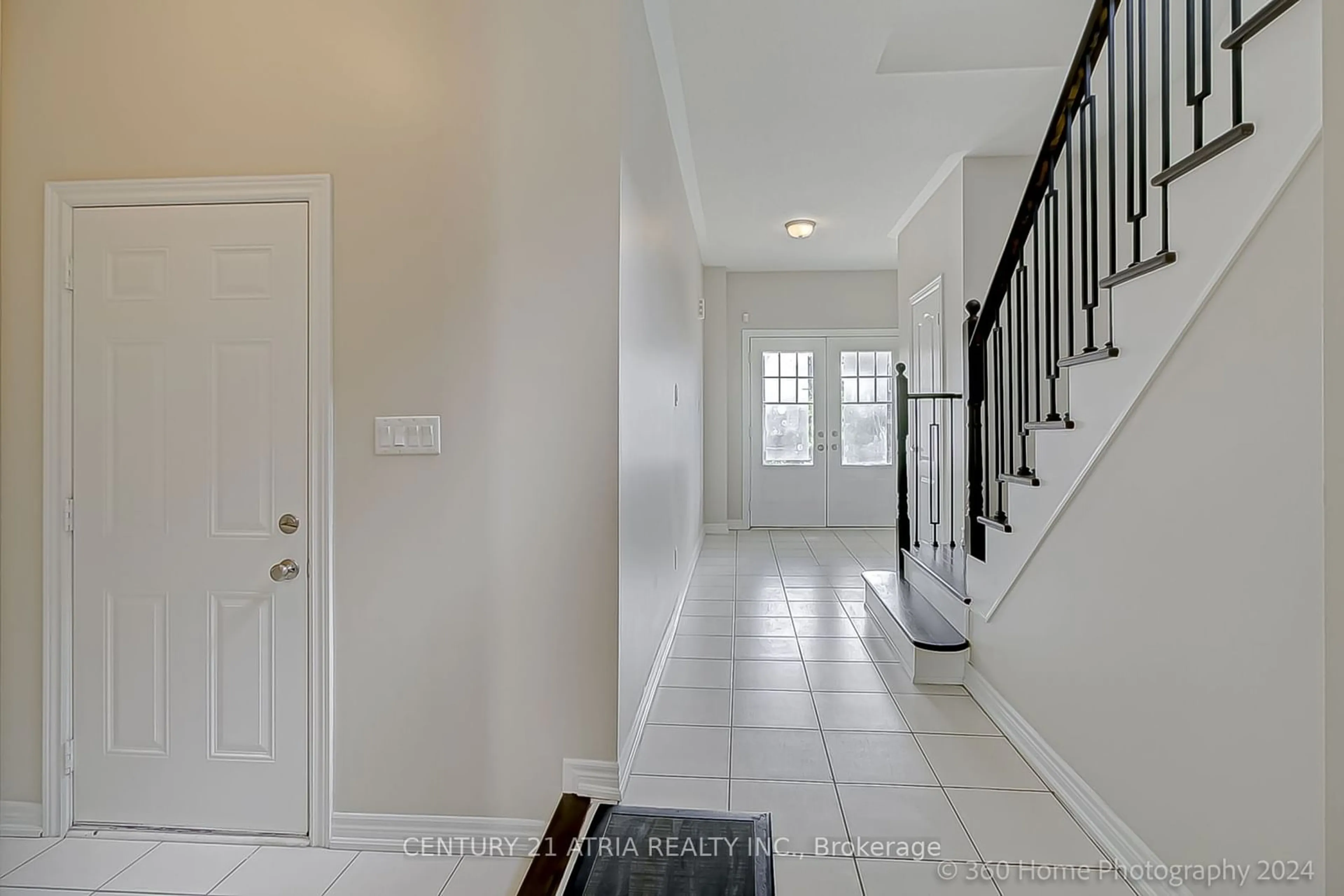 Indoor entryway, cement floor for 45 Lanark Circ, Brampton Ontario L6X 5L3