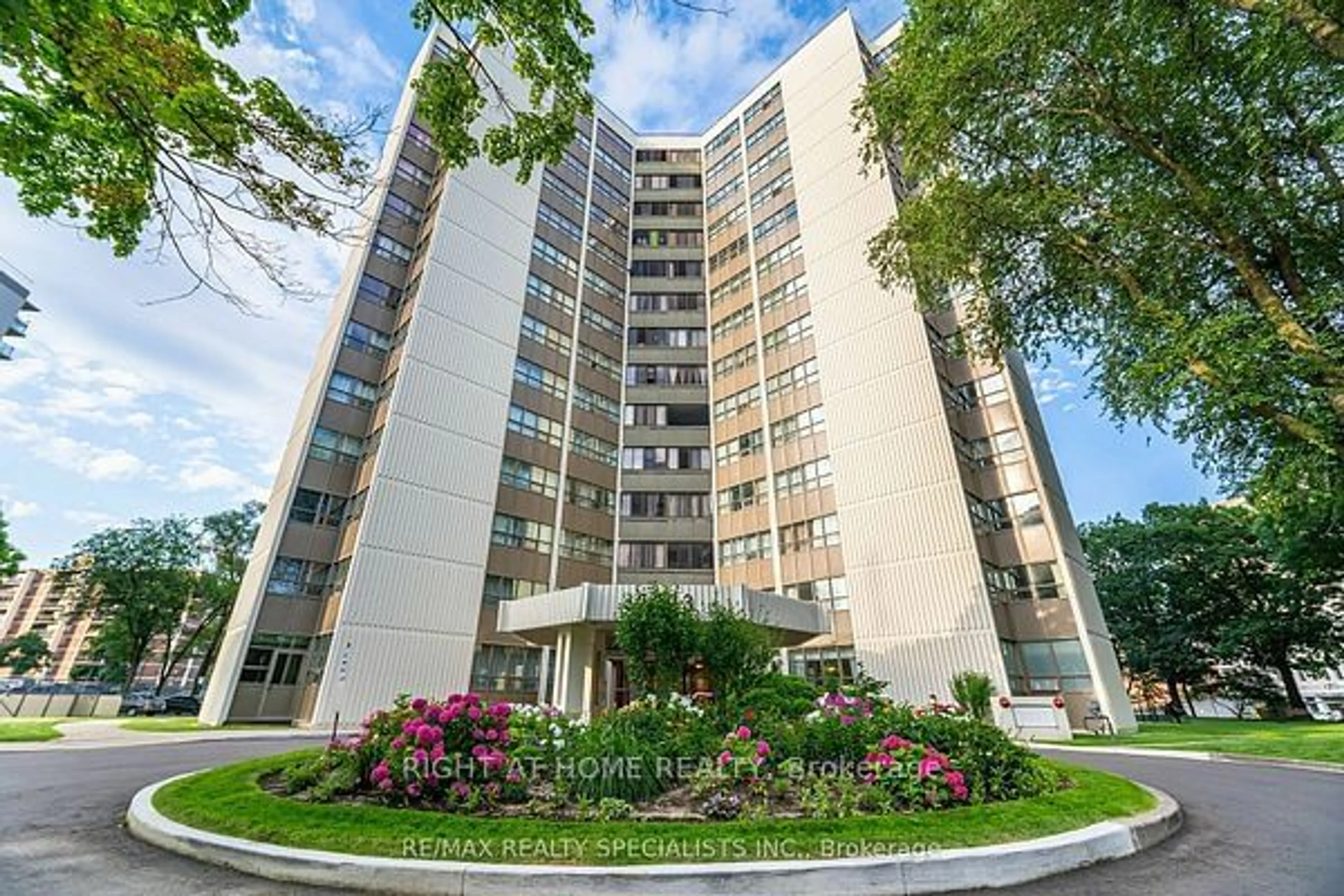 A pic from exterior of the house or condo for 2323 Confederation Pkwy #408, Mississauga Ontario L5B 1R6