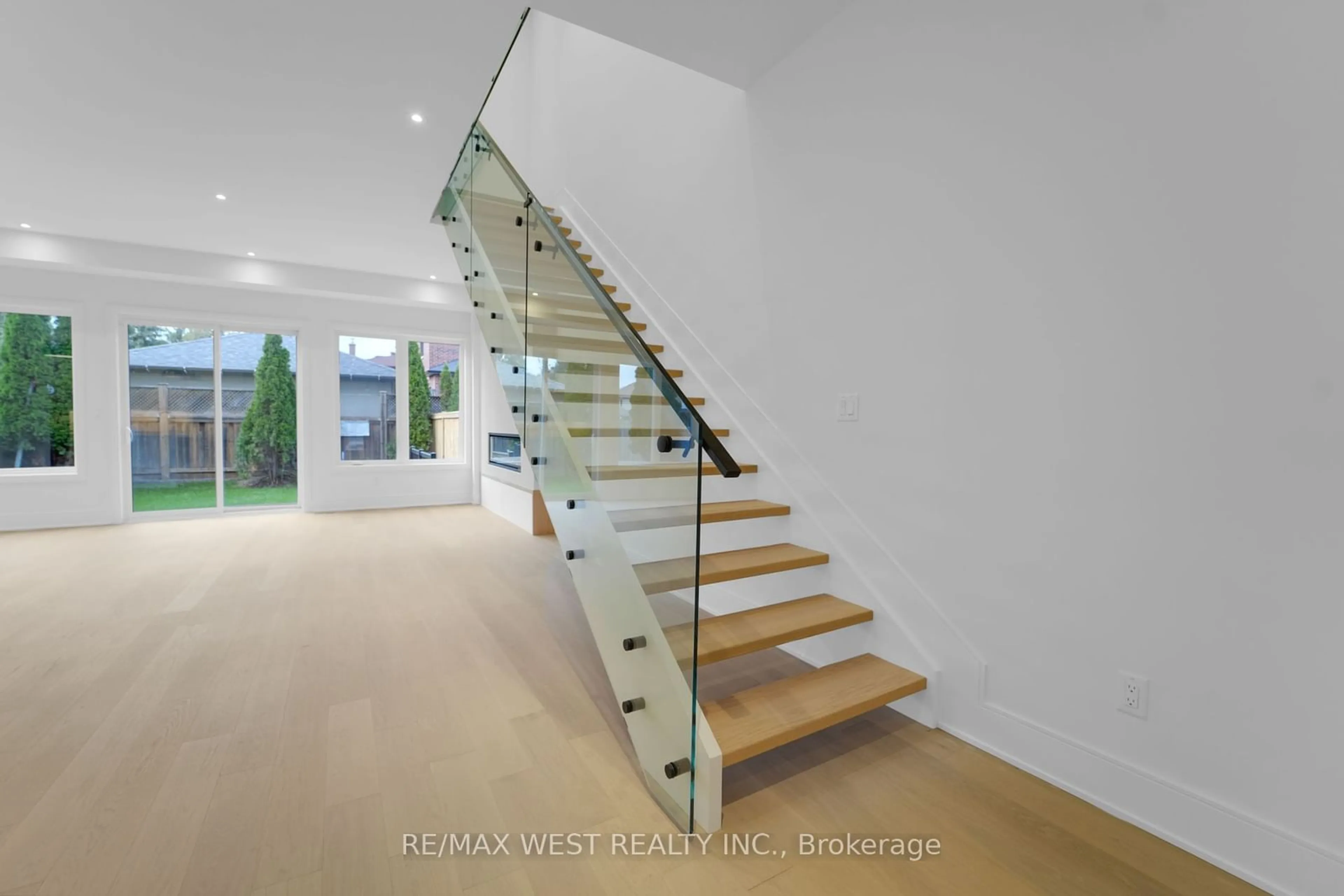 Stairs for 386A Rimilton Ave, Toronto Ontario M8W 2G2