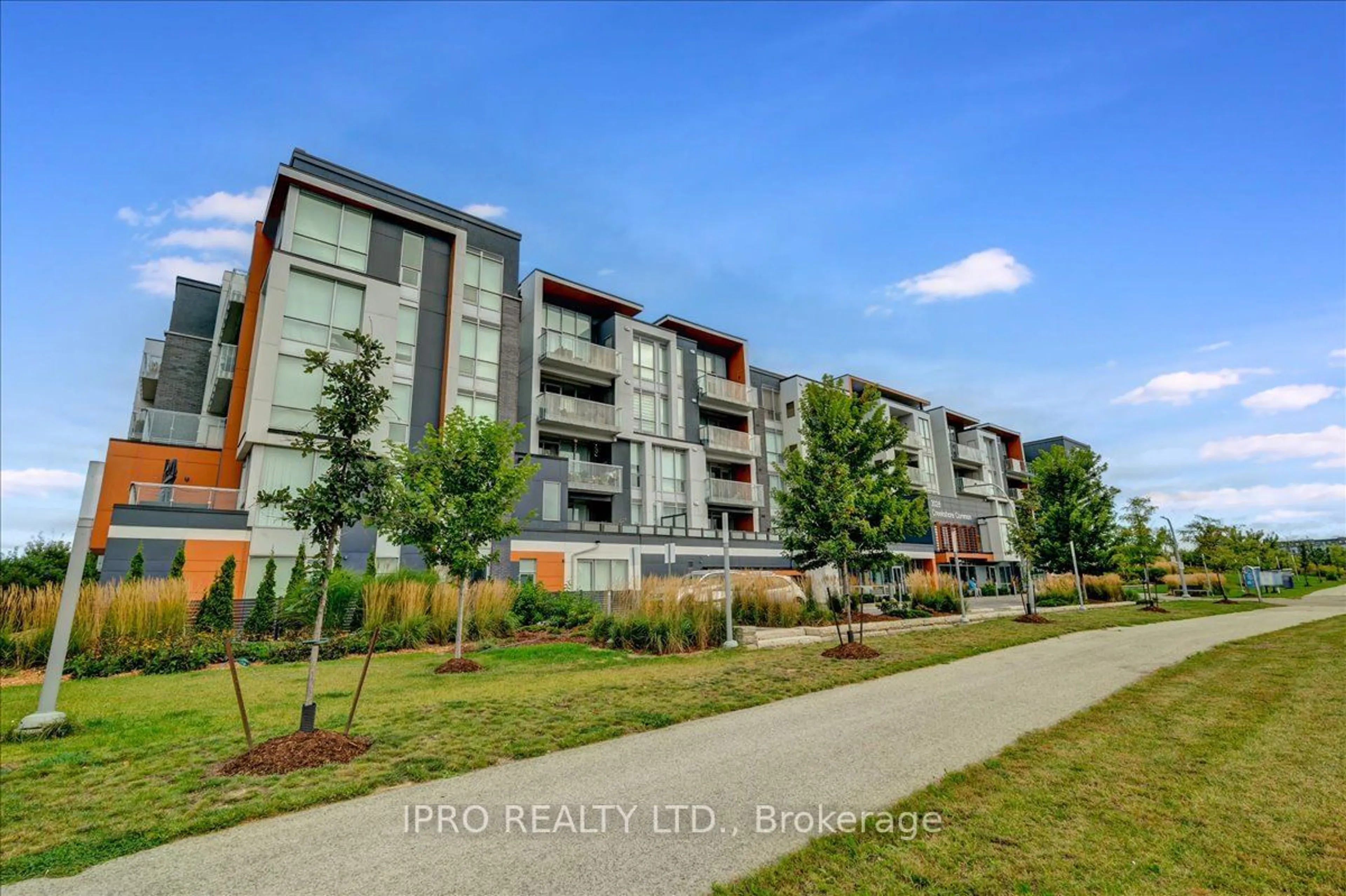 A pic from exterior of the house or condo, the street view for 3028 Creekshore Common #111, Oakville Ontario L6M 5K6