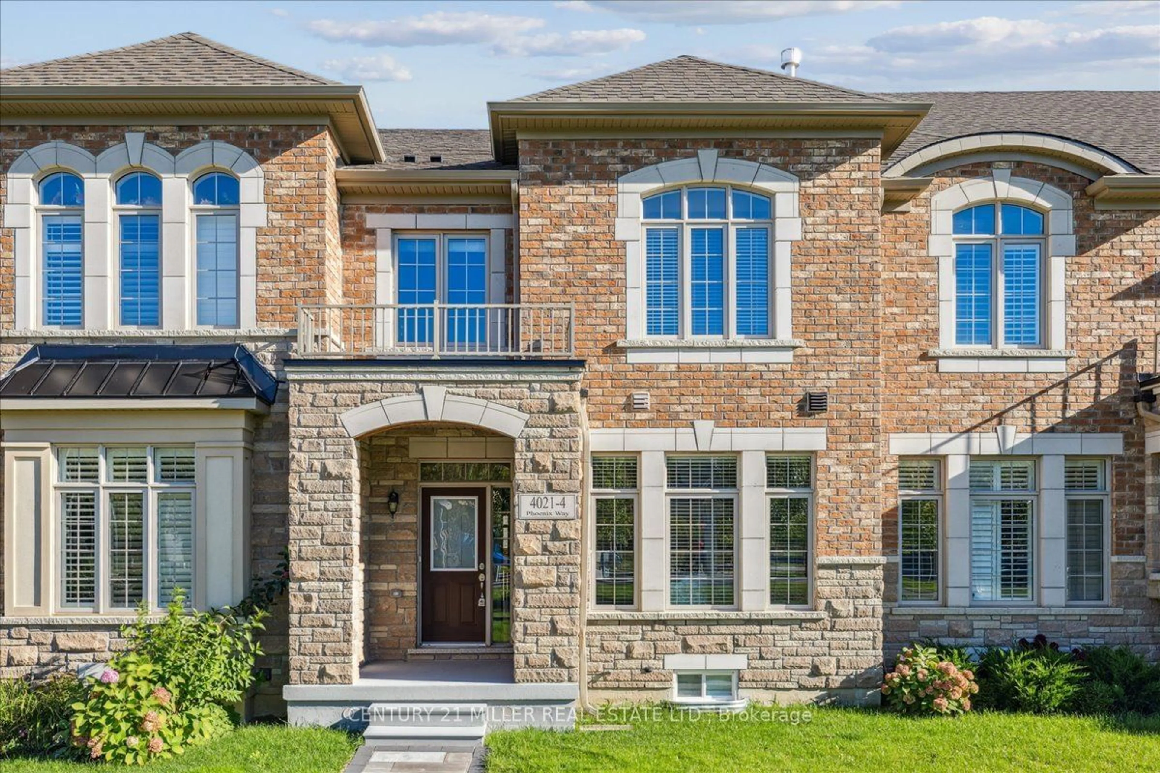 Home with brick exterior material for 4-4021 Phoenix Way, Oakville Ontario L6H 3R2