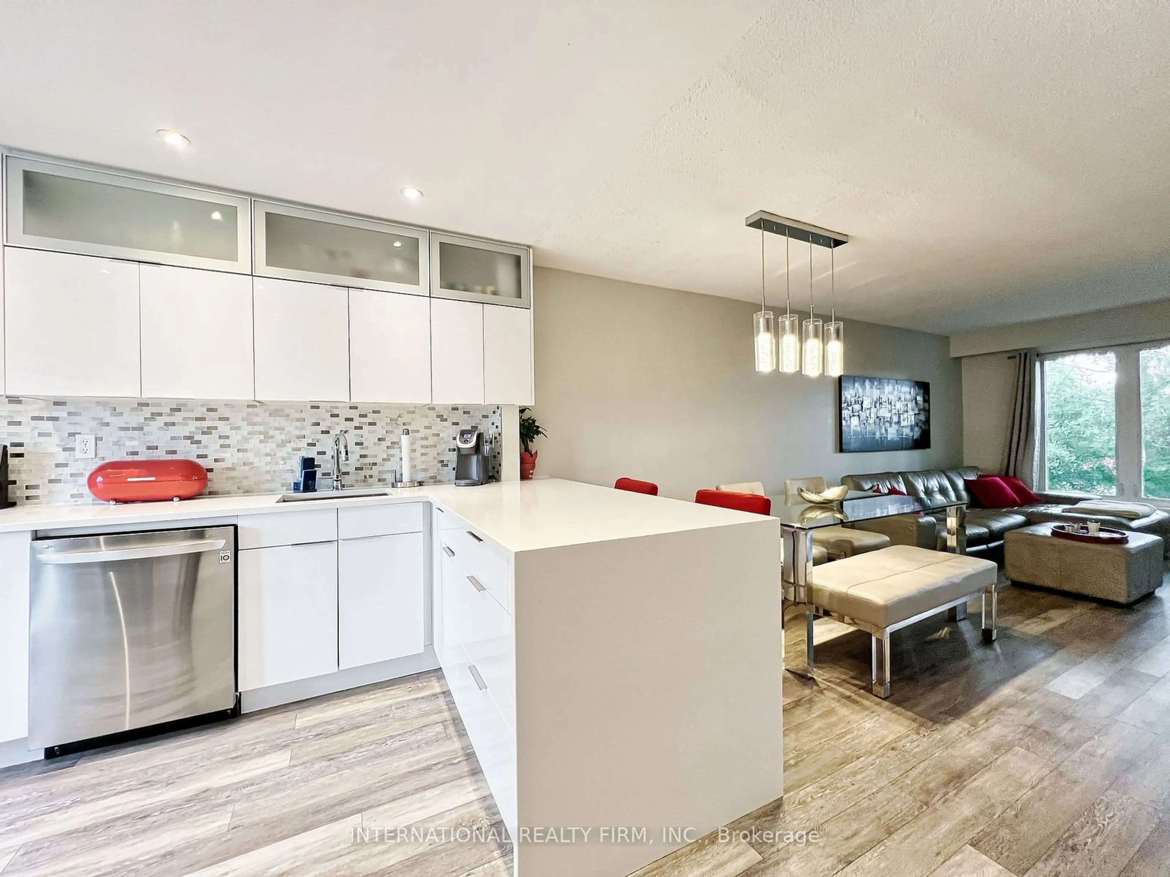 Contemporary kitchen for 2445 homelands Dr #49, Mississauga Ontario L5K 2C6