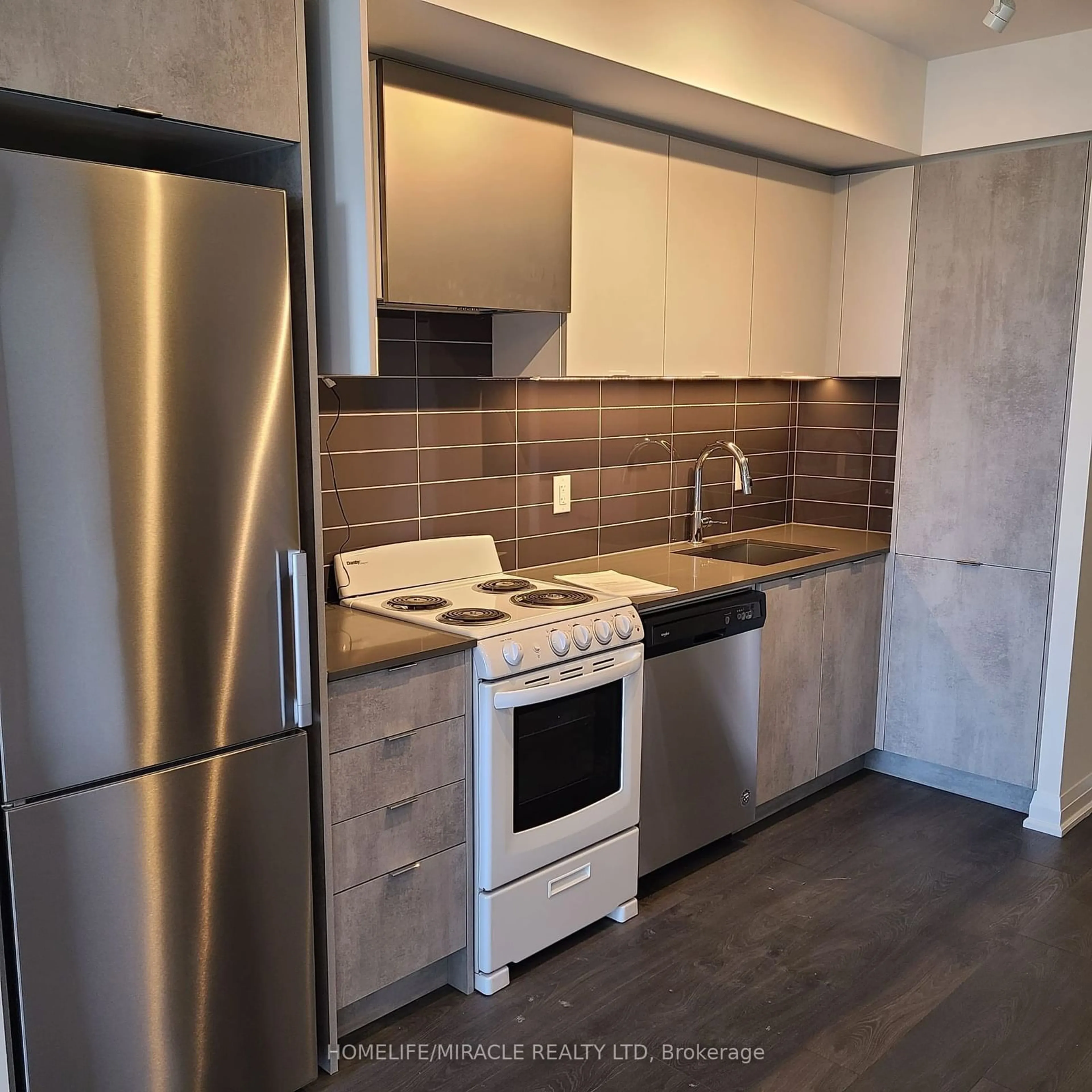 Standard kitchen for 30 Gibbs Rd #2406, Toronto Ontario M9B 0E4