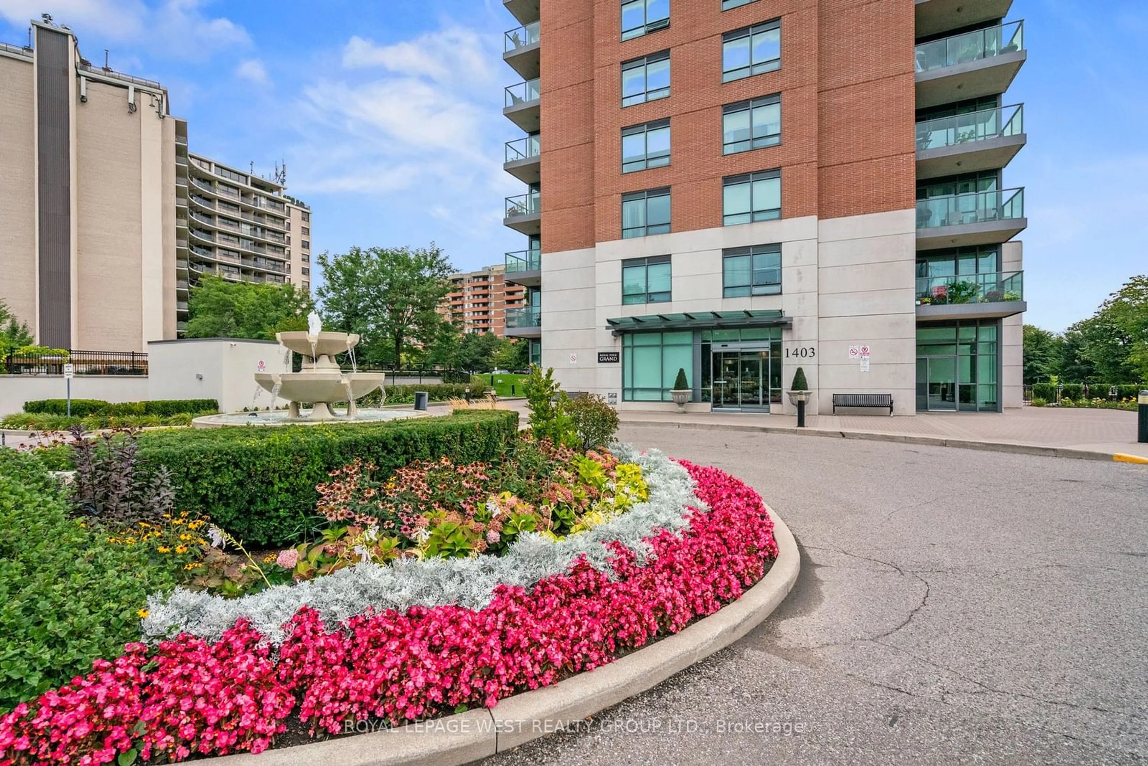 A pic from exterior of the house or condo for 1403 Royal York Rd #514, Toronto Ontario M9P 0A1