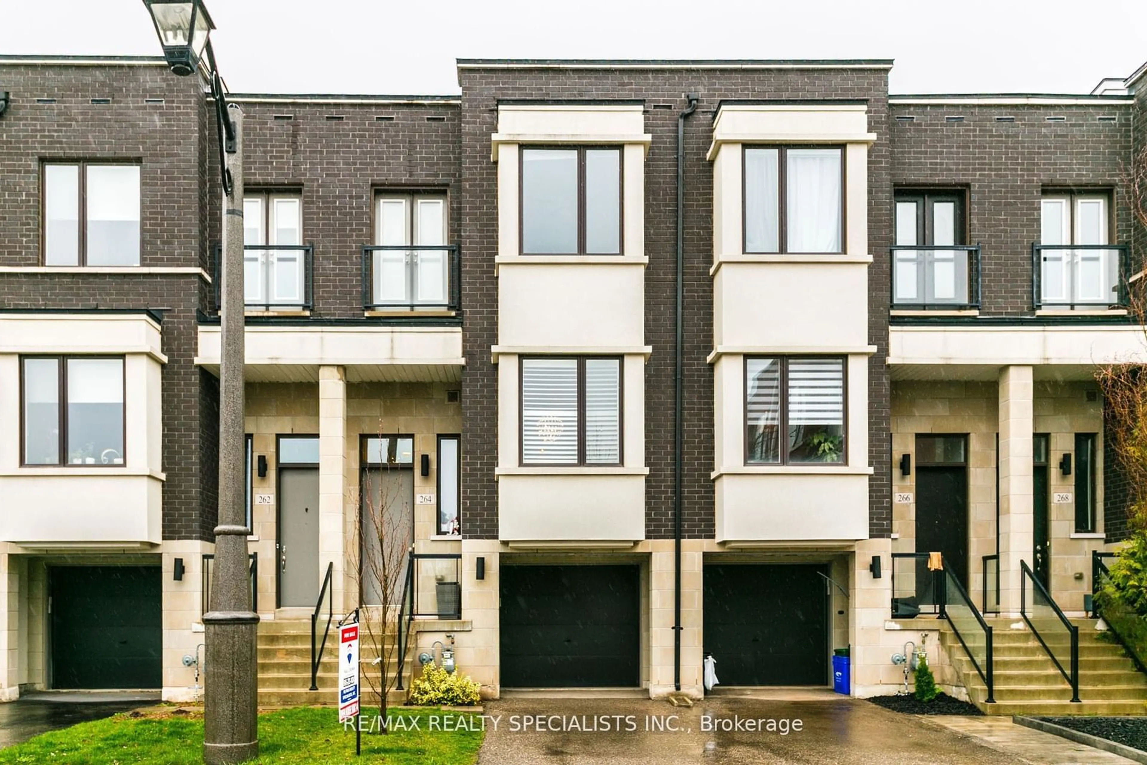 A pic from exterior of the house or condo, the front or back of building for 264 Vellwood Common, Oakville Ontario L6L 0E8