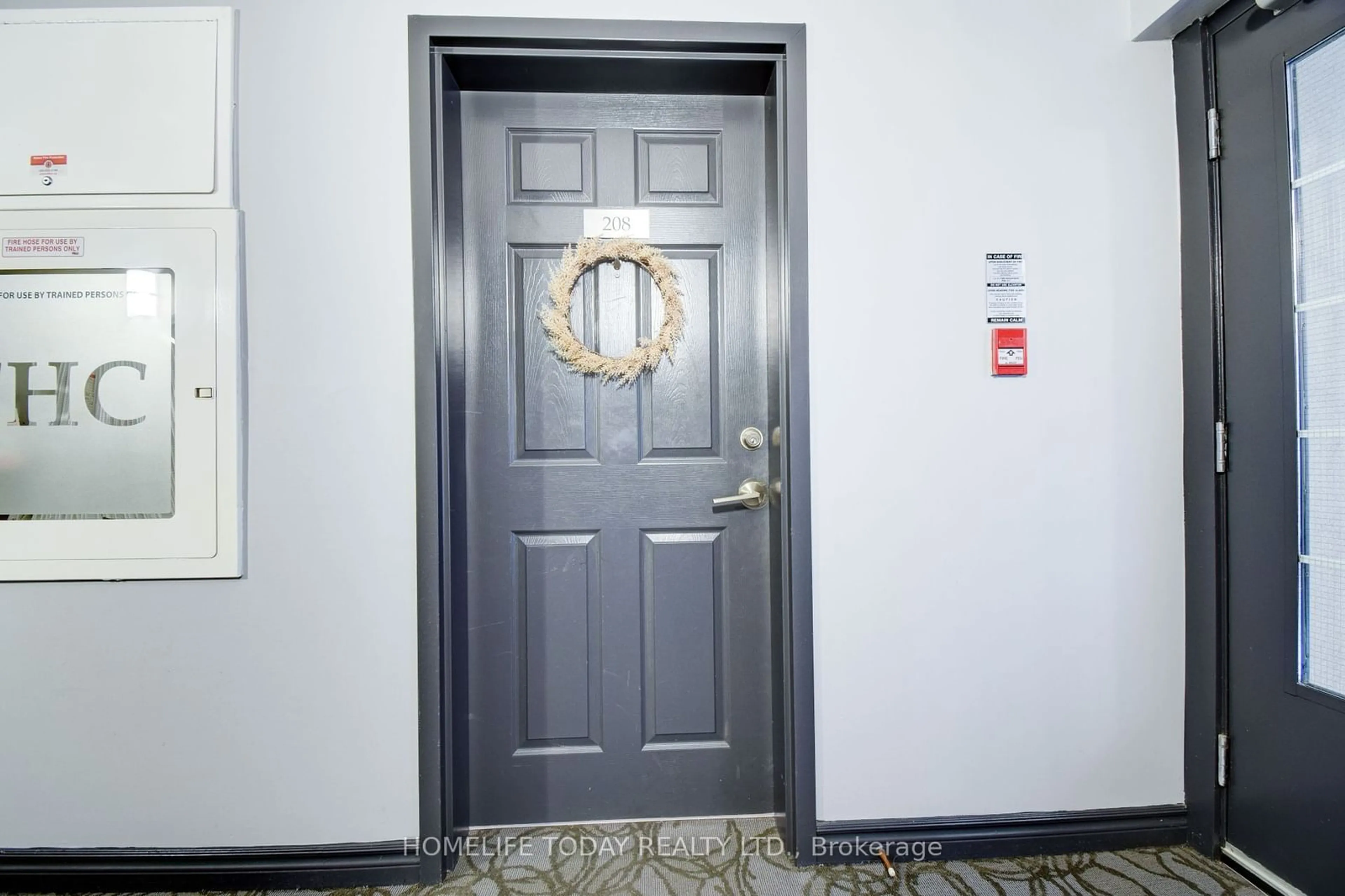 Indoor foyer for 1487 Maple Ave #208, Milton Ontario L9T 0B7