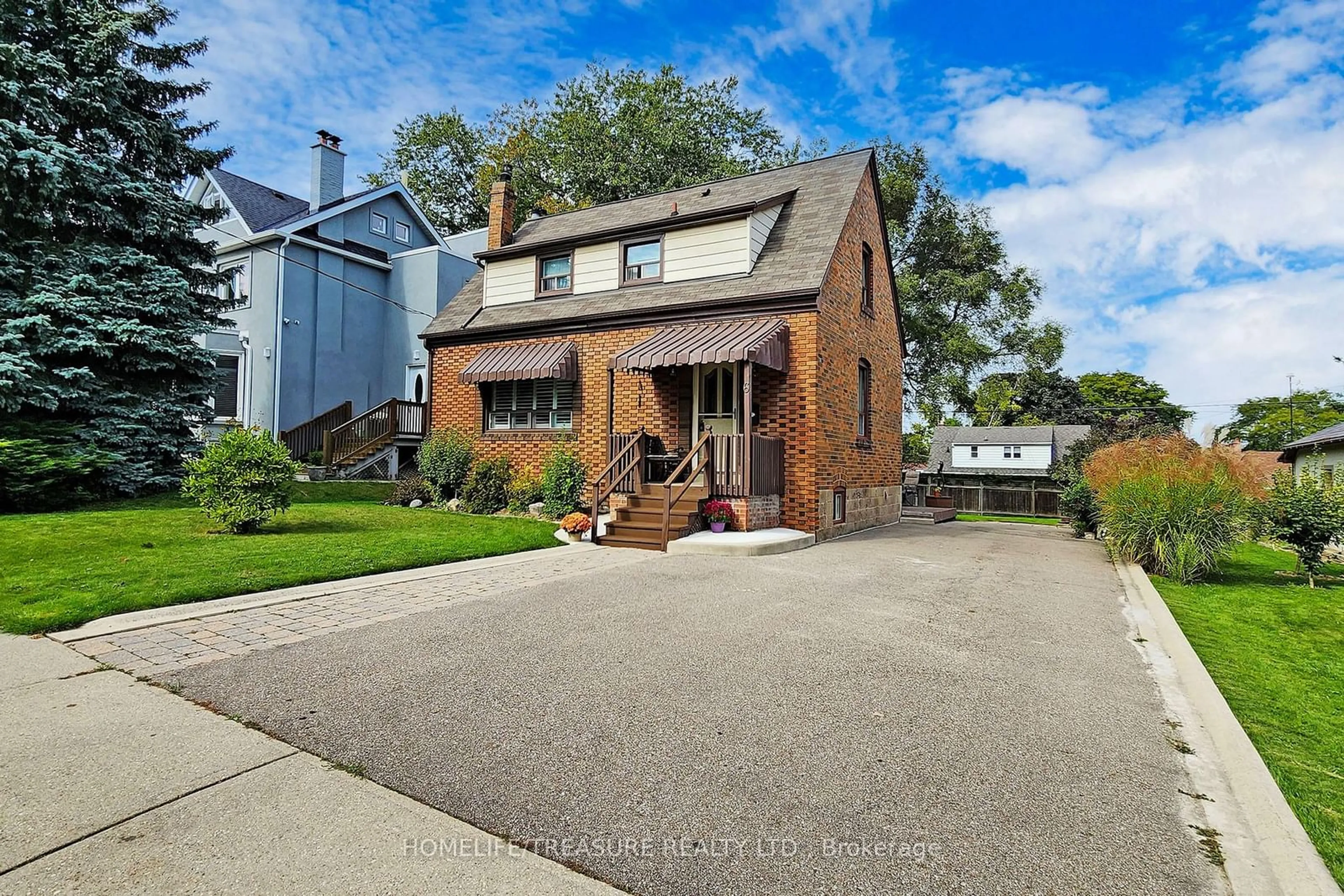 Frontside or backside of a home, cottage for 6 Robert St, Toronto Ontario M9N 2J5