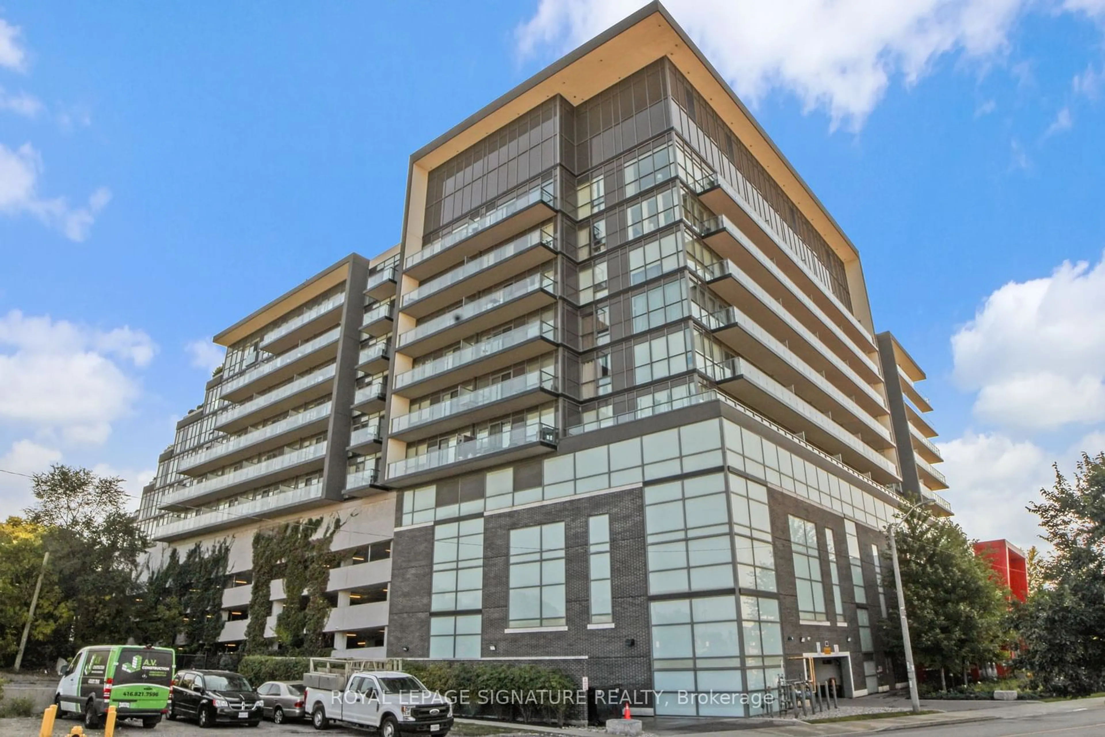 A pic from exterior of the house or condo for 15 James Finlay Way #1012, Toronto Ontario M3M 0B3