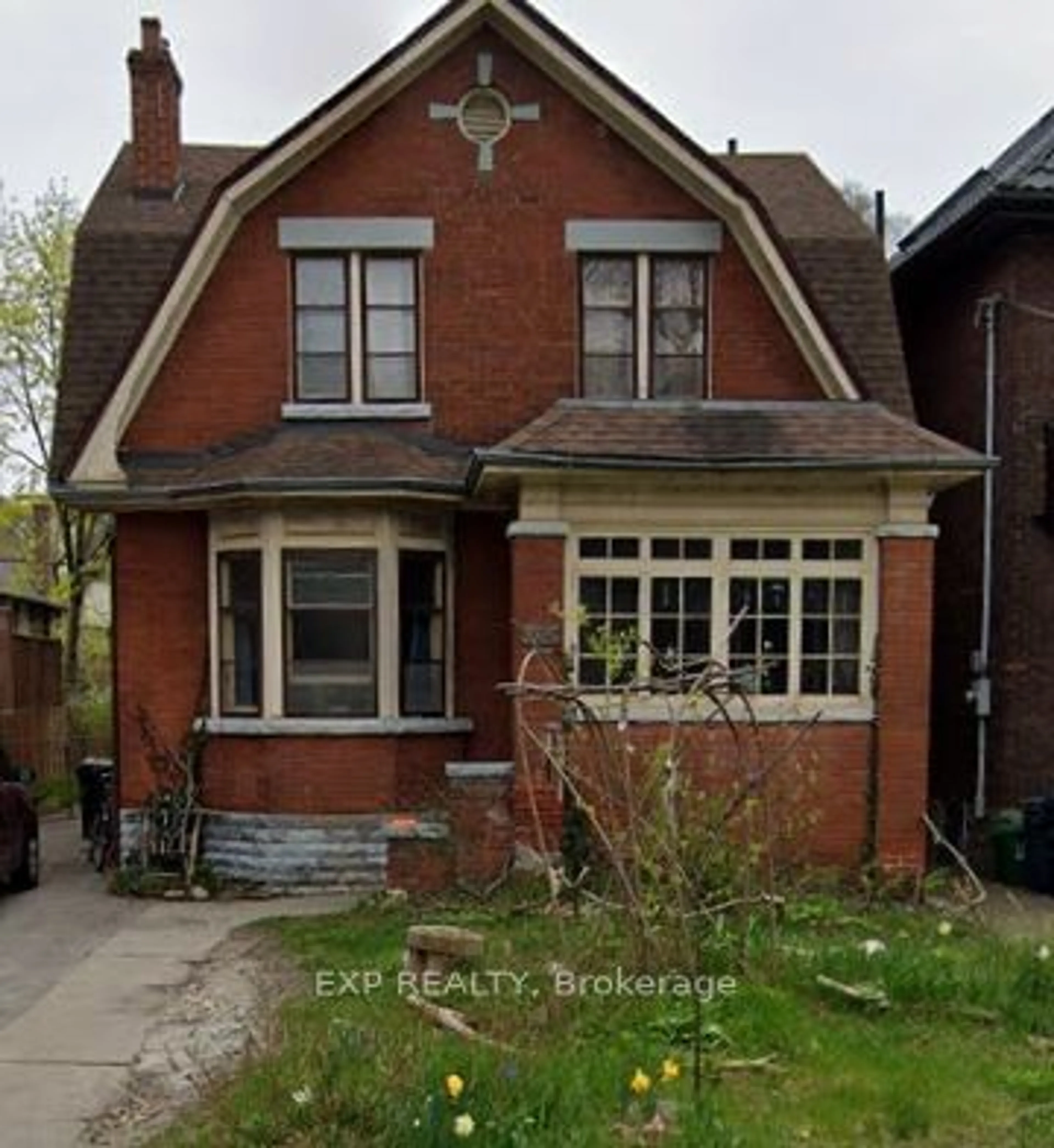 Frontside or backside of a home, the front or back of building for 185 Westminster Ave, Toronto Ontario M6R 1N9