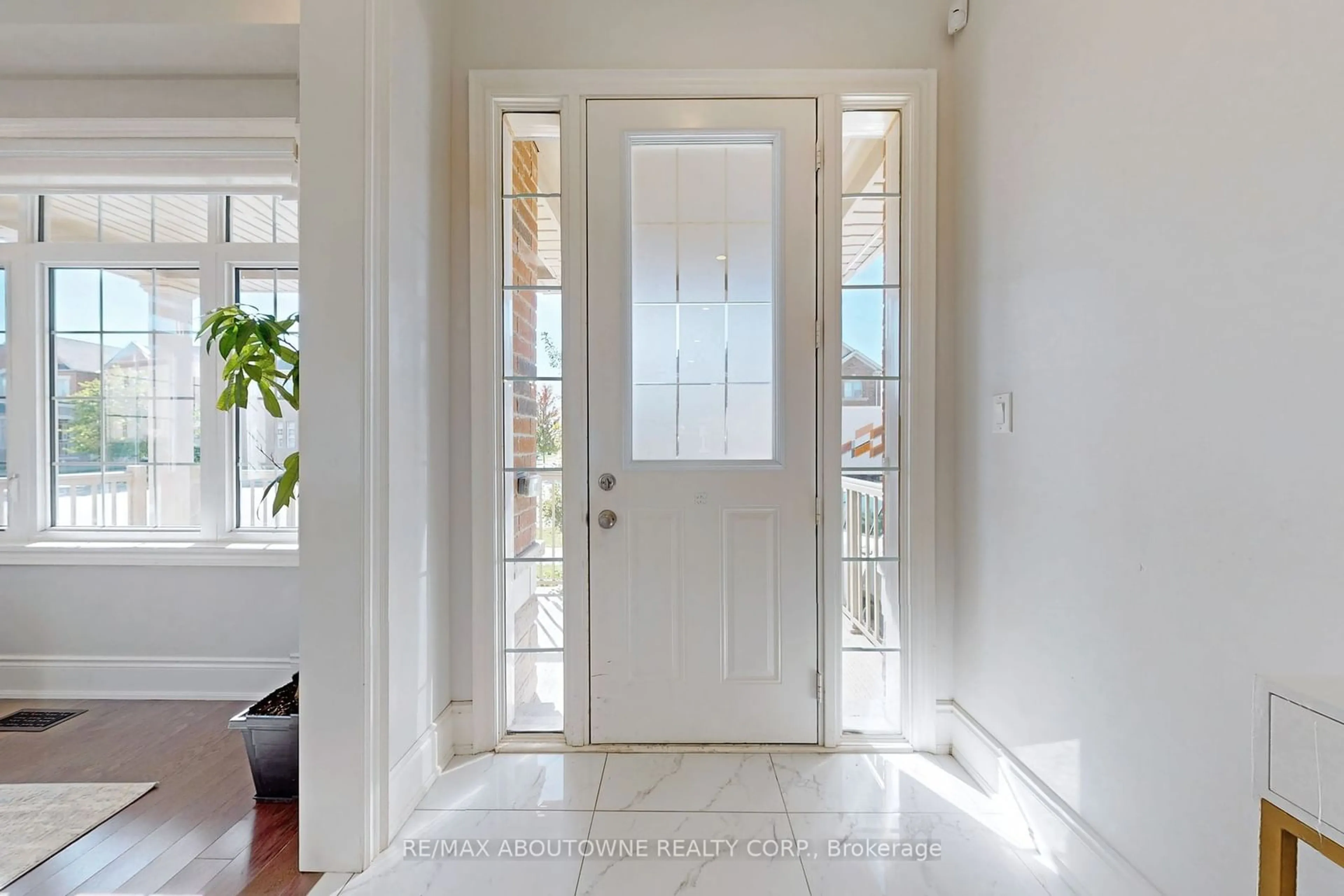 Indoor entryway for 459 Threshing Mill Blvd, Oakville Ontario L6H 0T3