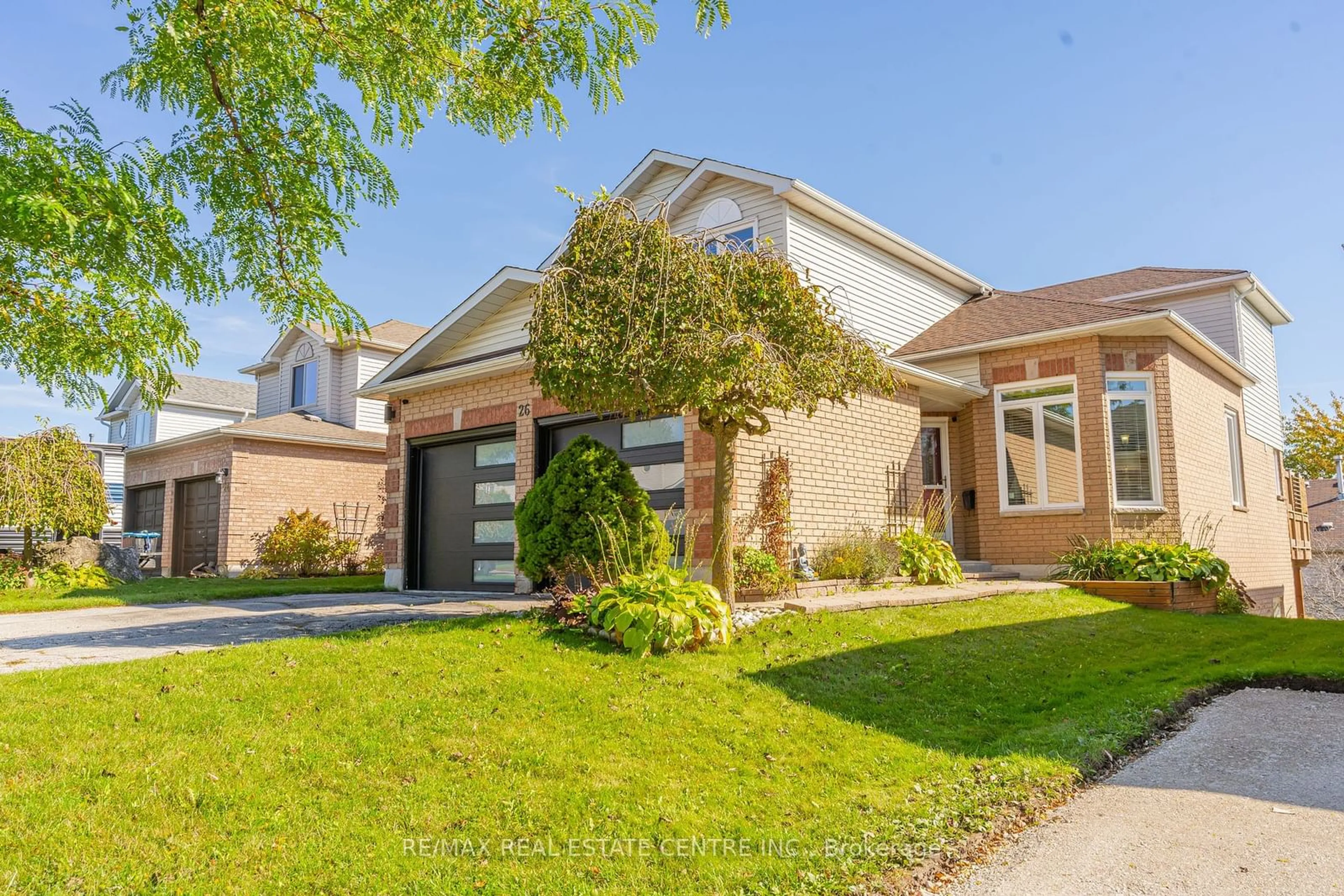 Frontside or backside of a home, the street view for 26 Eastview Cres, Orangeville Ontario L9W 4X3