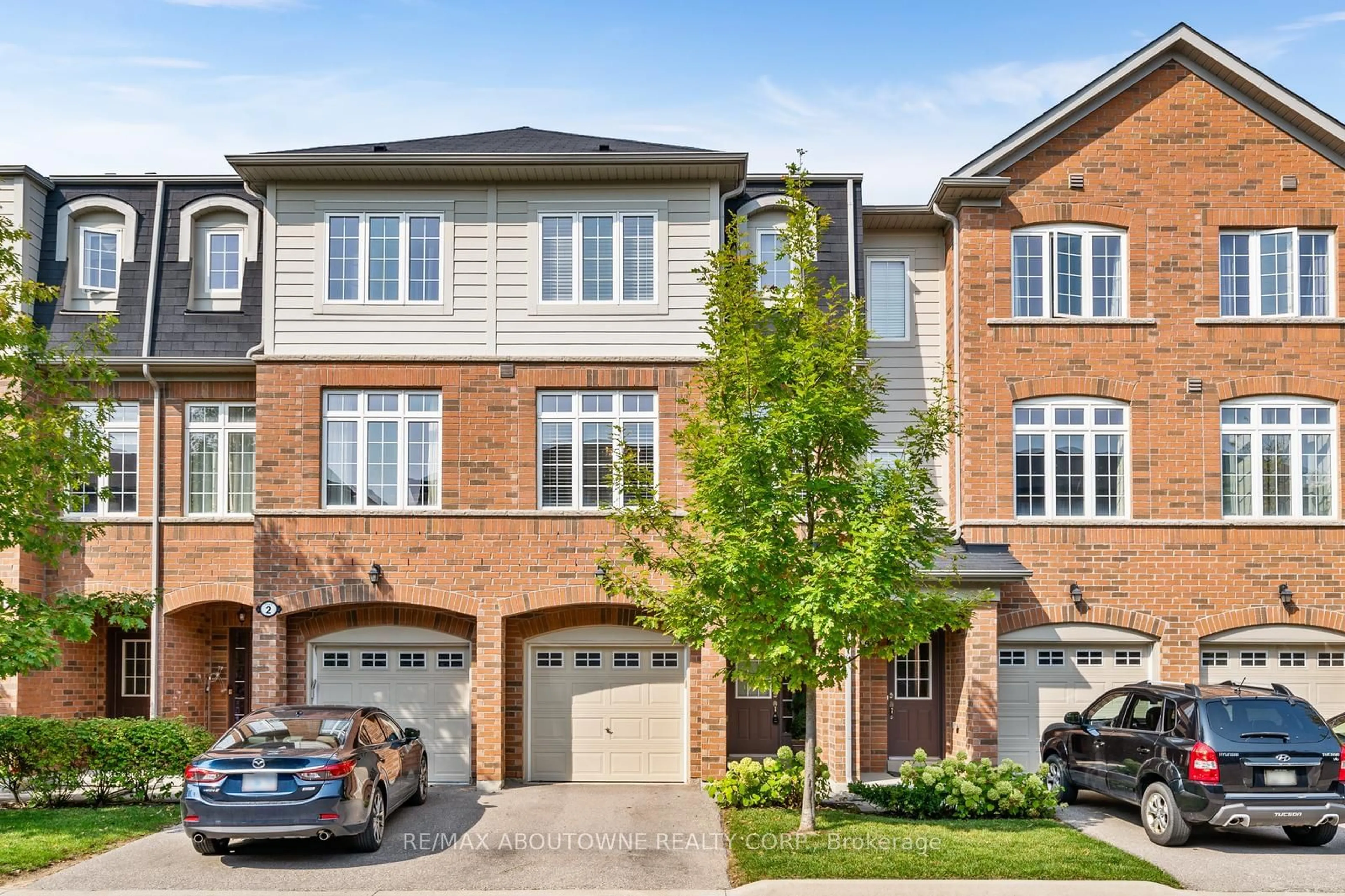 A pic from exterior of the house or condo for 1121 Haig Blvd #3, Mississauga Ontario L5E 2M6