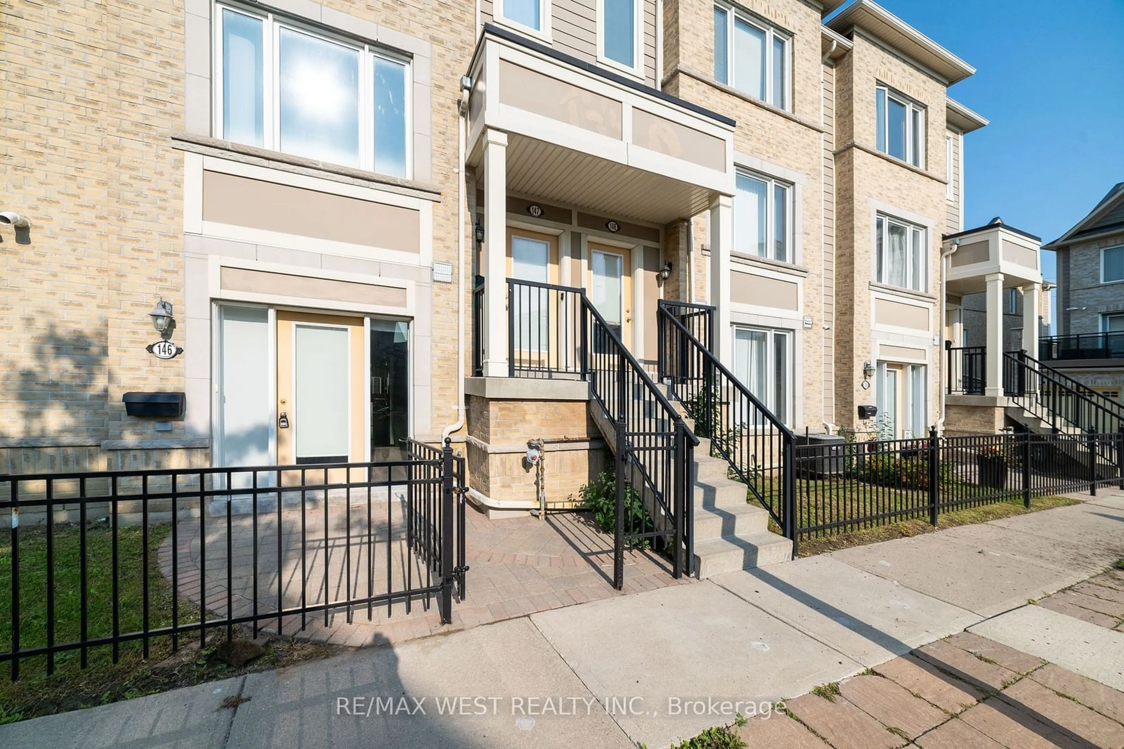 A pic from exterior of the house or condo for 60 Fairwood Circ #147, Brampton Ontario L6R 0Y6