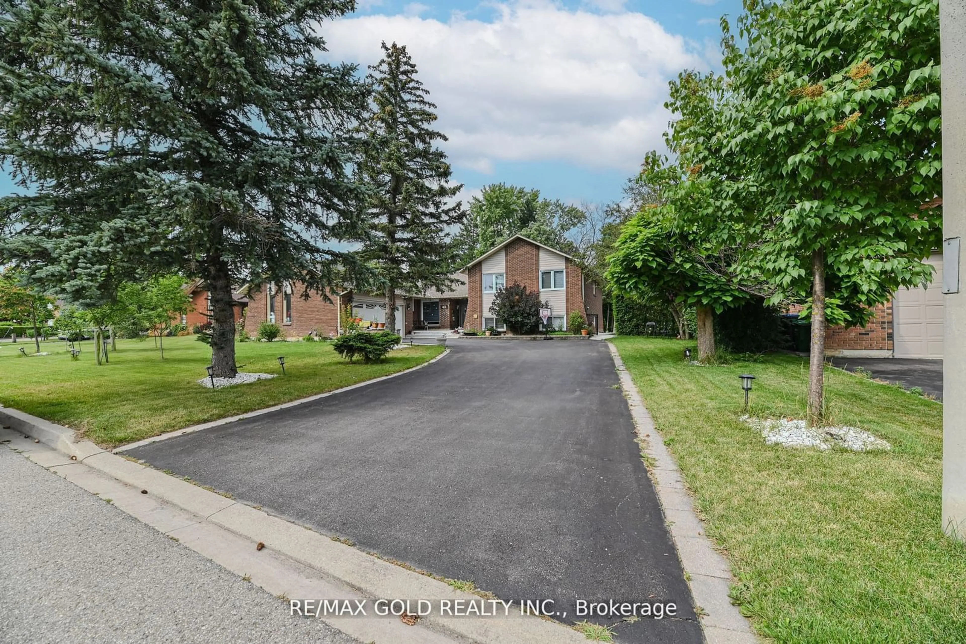 Frontside or backside of a home, the street view for 42 Boreham Circ, Brampton Ontario L6Z 1T4