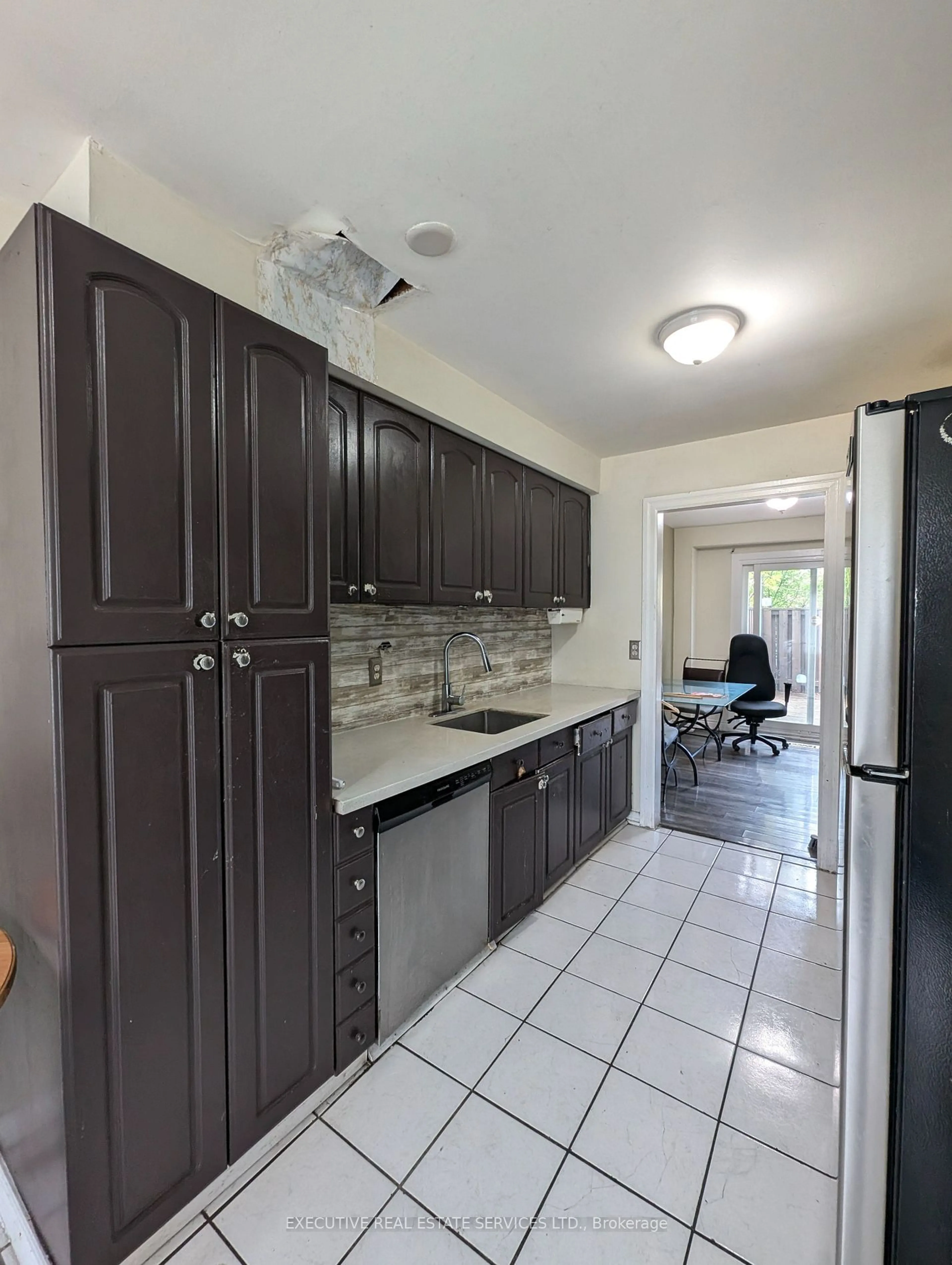 Standard kitchen, unknown floor for 8 Hinchley Wood Grve, Brampton Ontario L6V 3M3