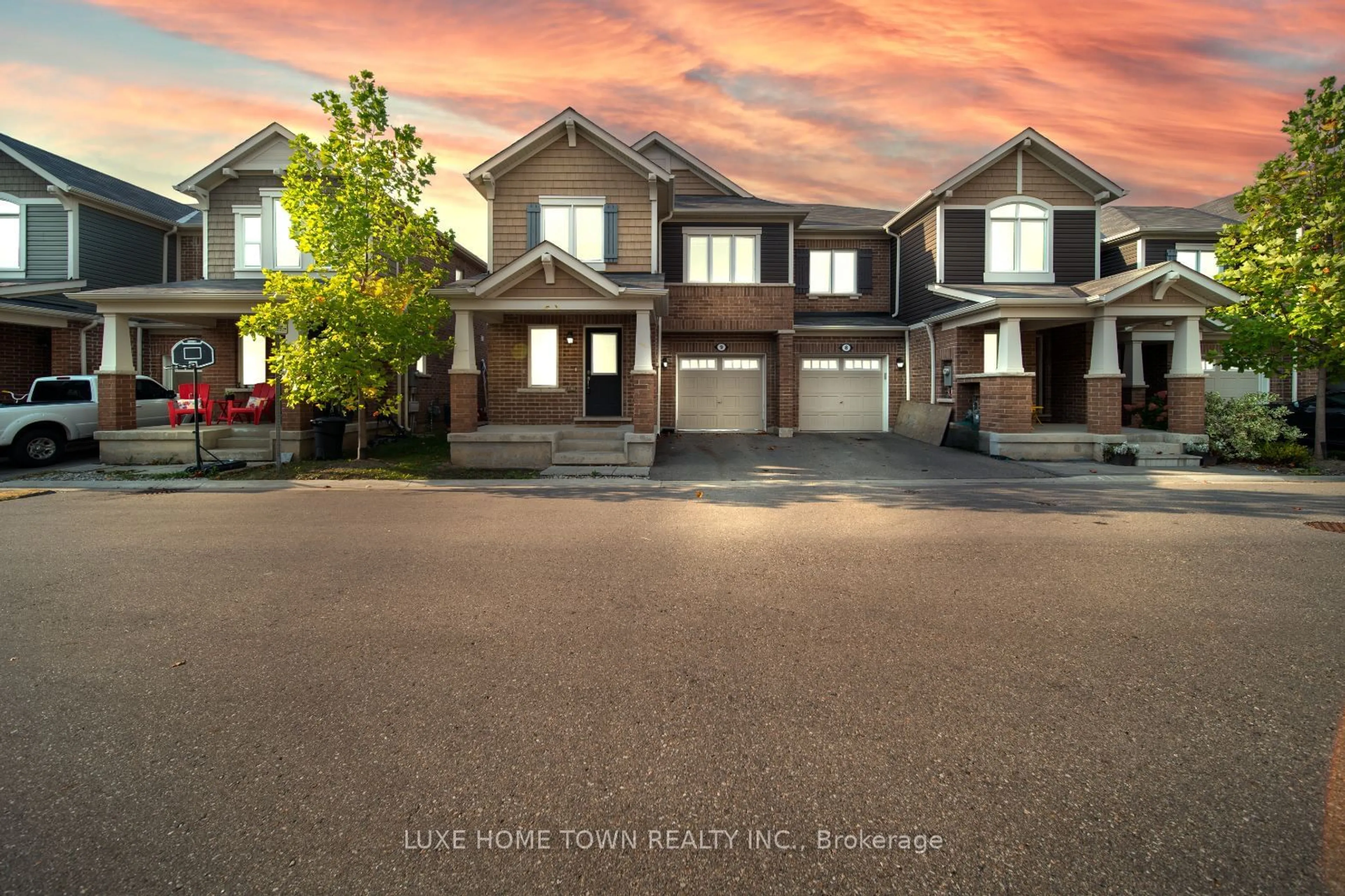 A pic from exterior of the house or condo, the street view for 9 Leiterman Dr, Milton Ontario L9T 9L3