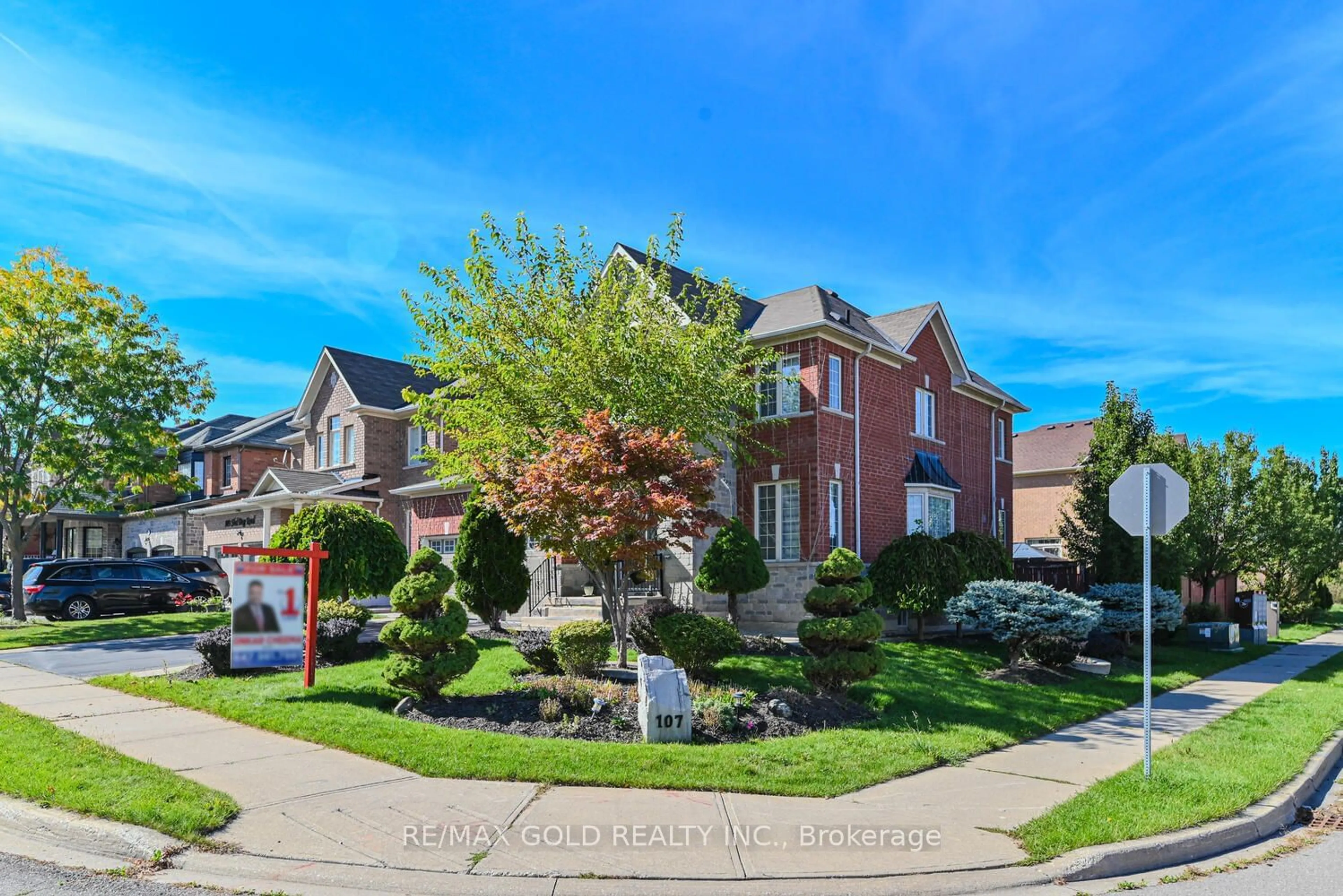 Frontside or backside of a home for 107 Sled Dog Rd, Brampton Ontario L6R 0J4