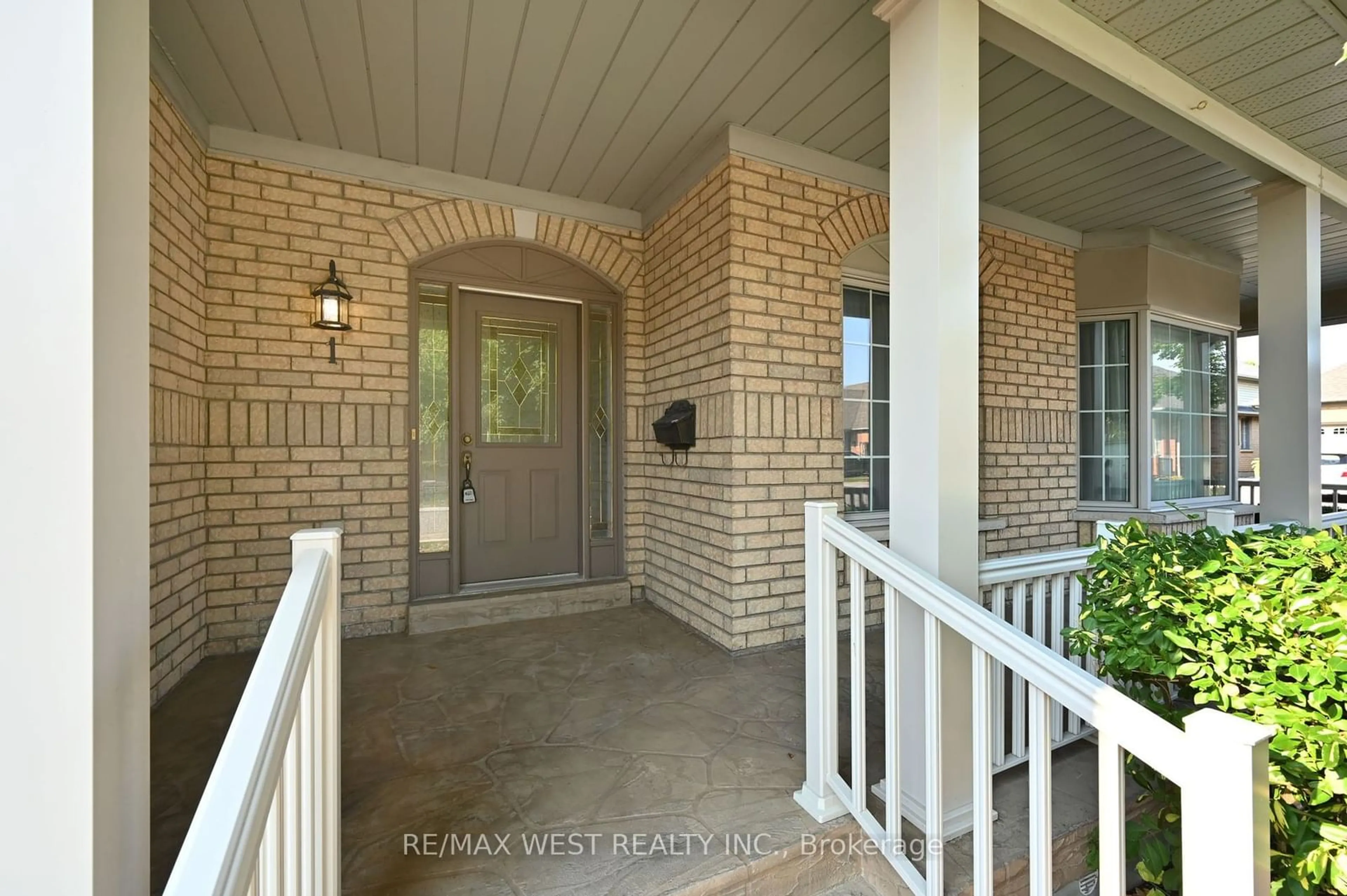 Indoor entryway, wood floors for 1 Wellford Gate, Brampton Ontario L6R 1W5