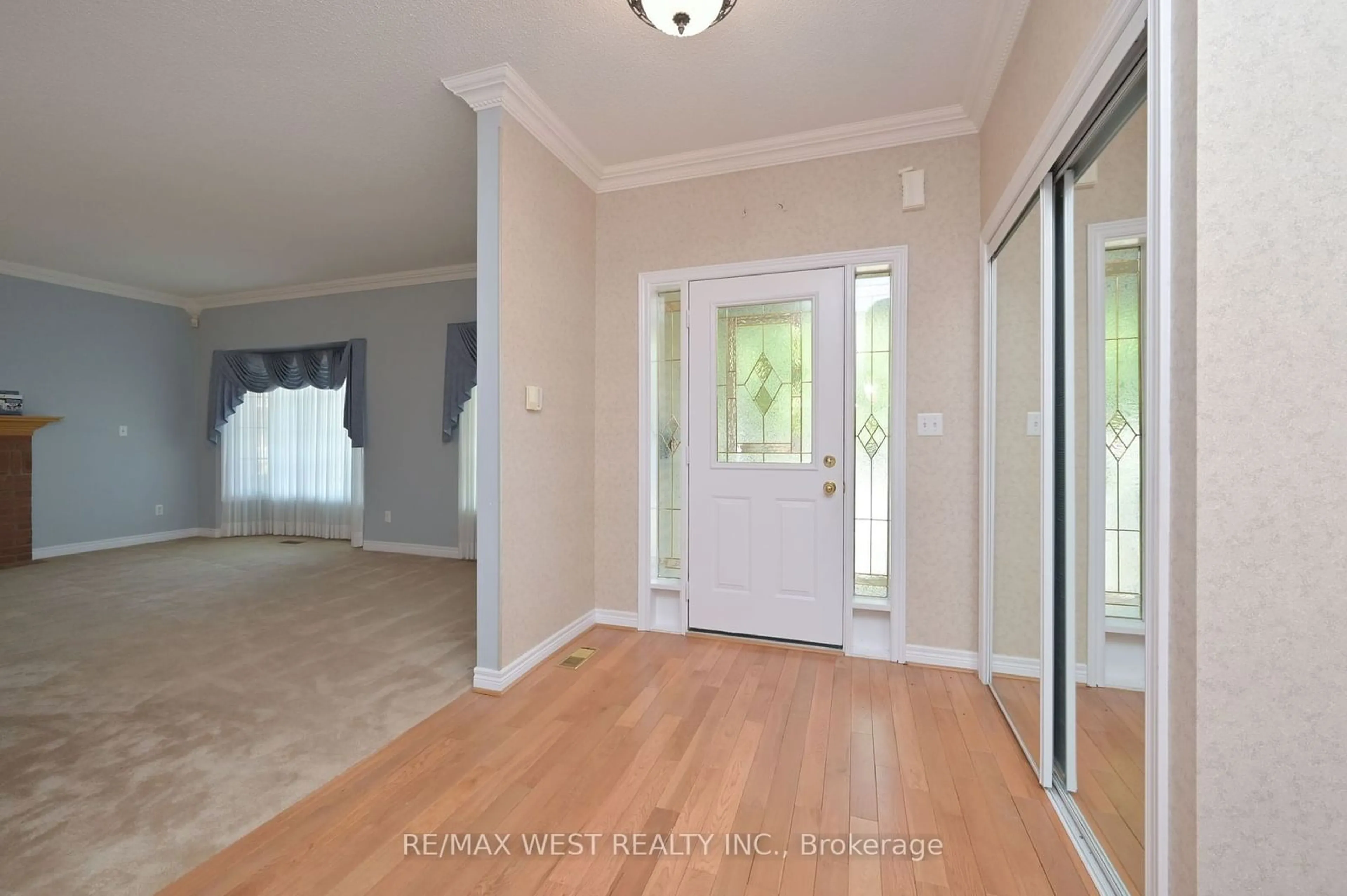 Indoor entryway, wood floors for 1 Wellford Gate, Brampton Ontario L6R 1W5