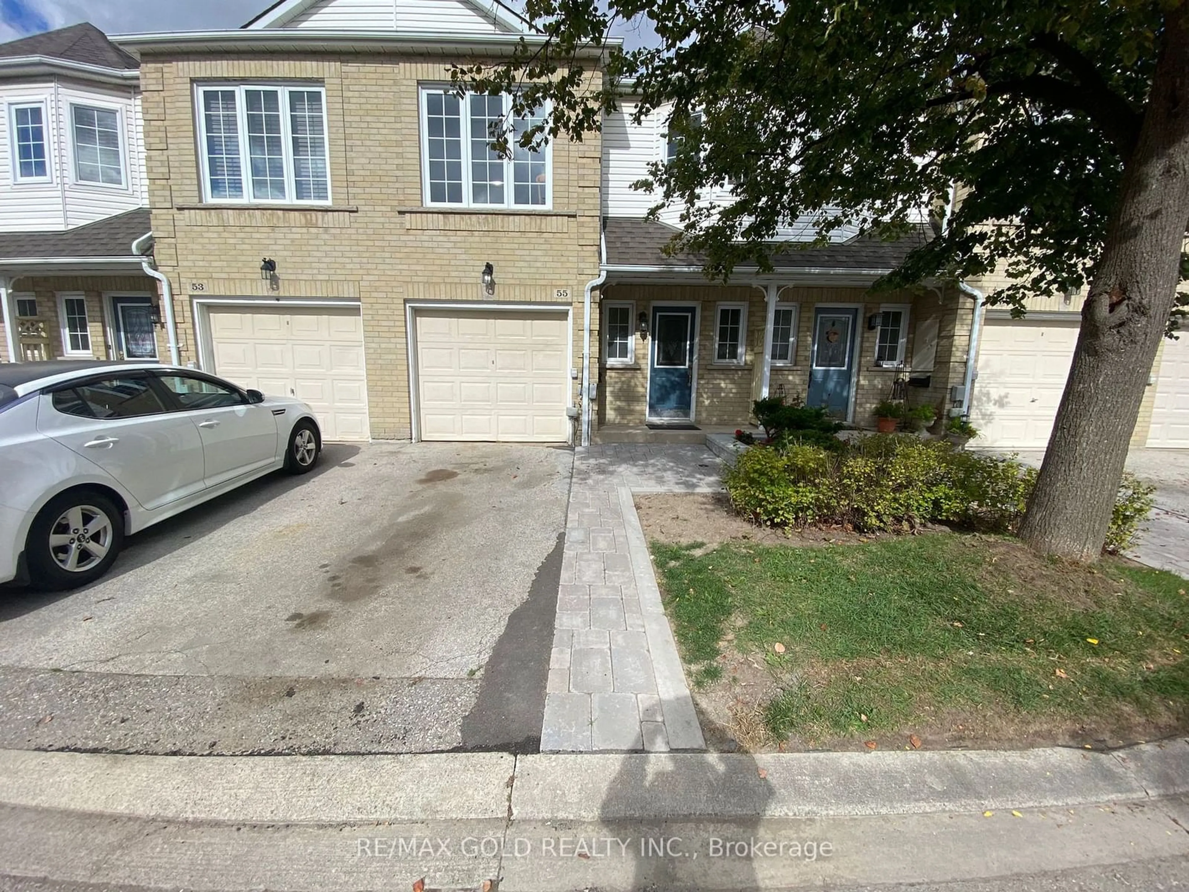 A pic from exterior of the house or condo, the street view for 55 Hartnell Sq #28, Brampton Ontario L6S 5W8