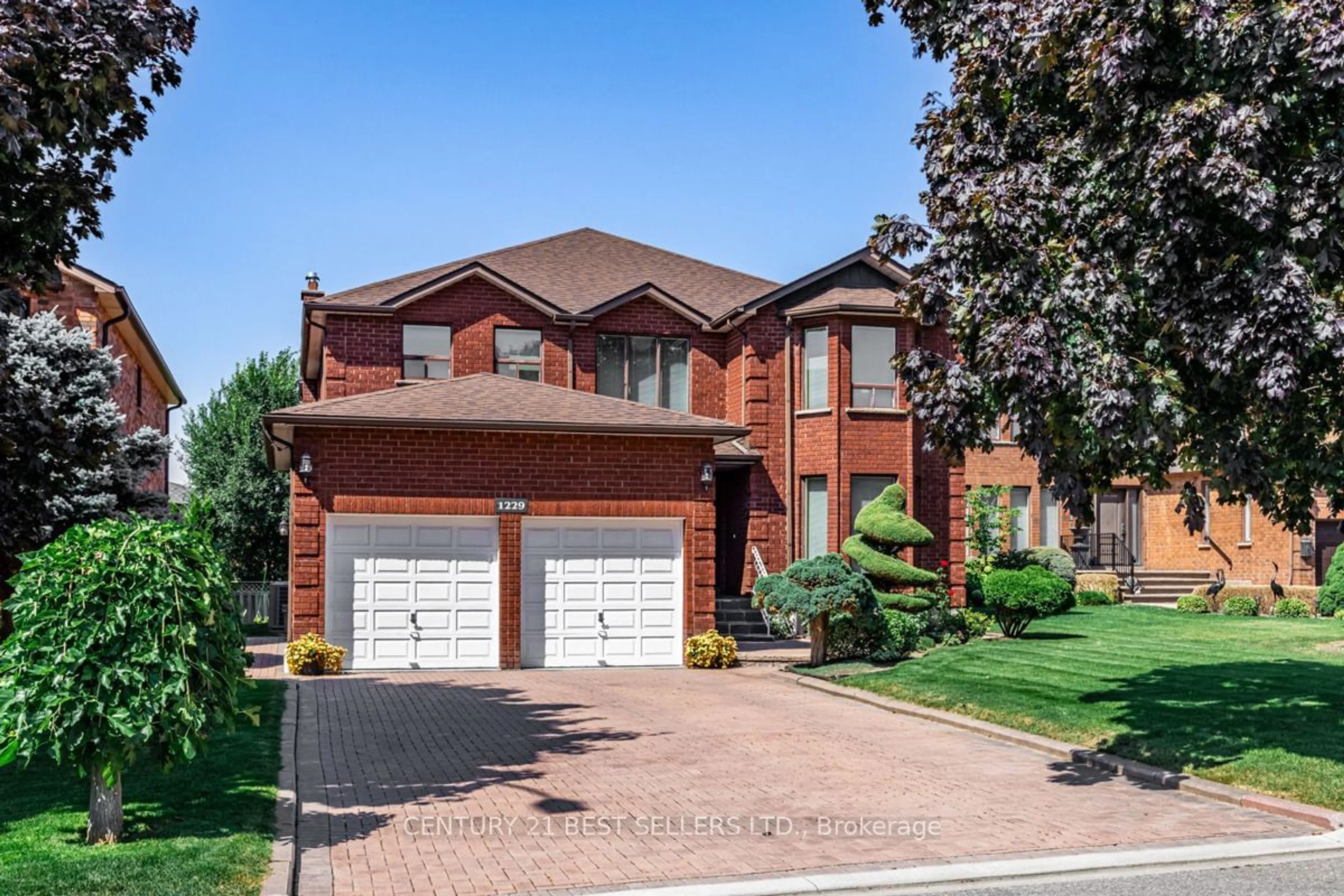 Home with brick exterior material for 1229 Sugar Maple Crt, Mississauga Ontario L4W 4P6