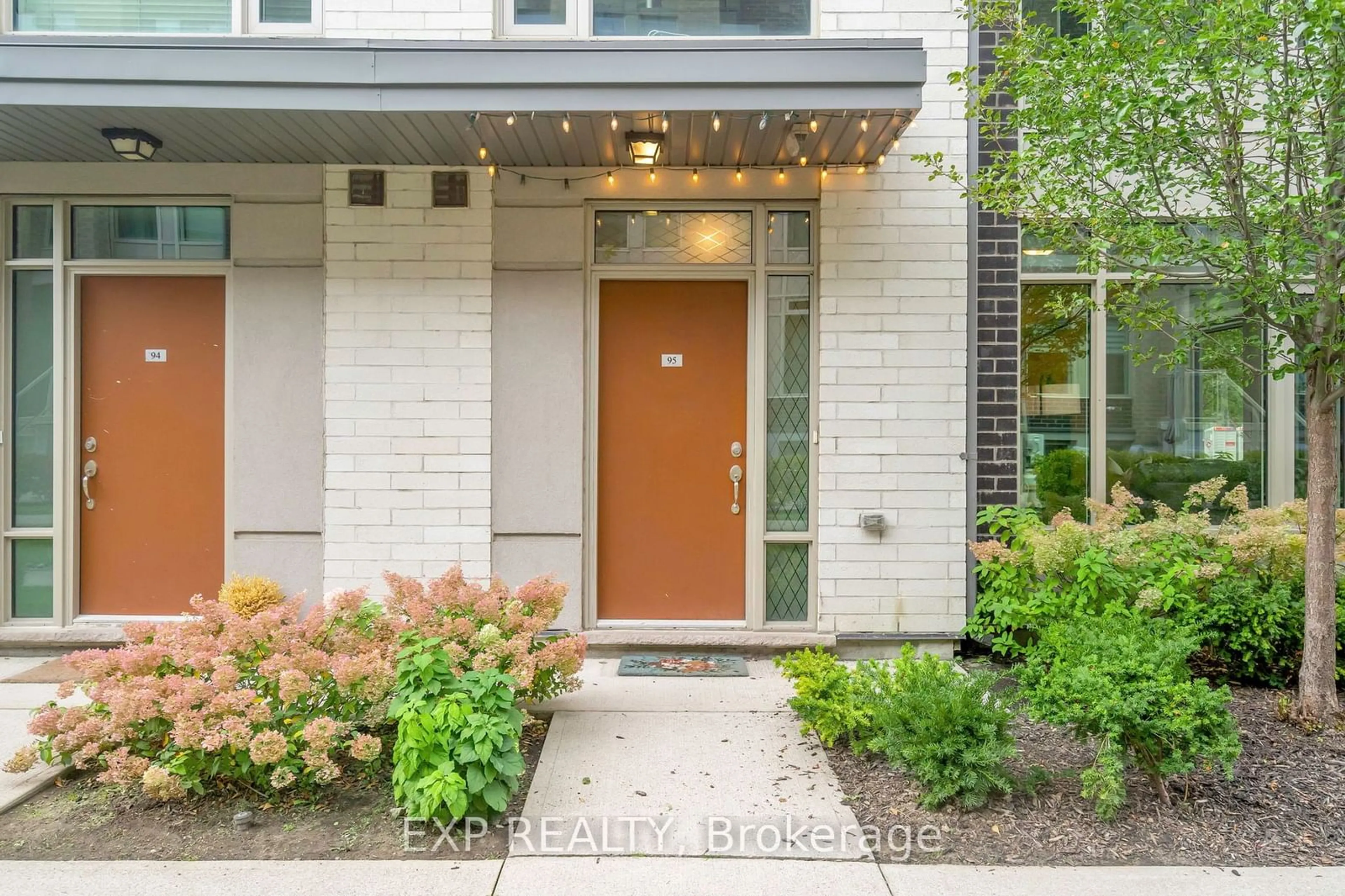 Indoor entryway for 15 Applewood Lane #95, Toronto Ontario M9C 0C1