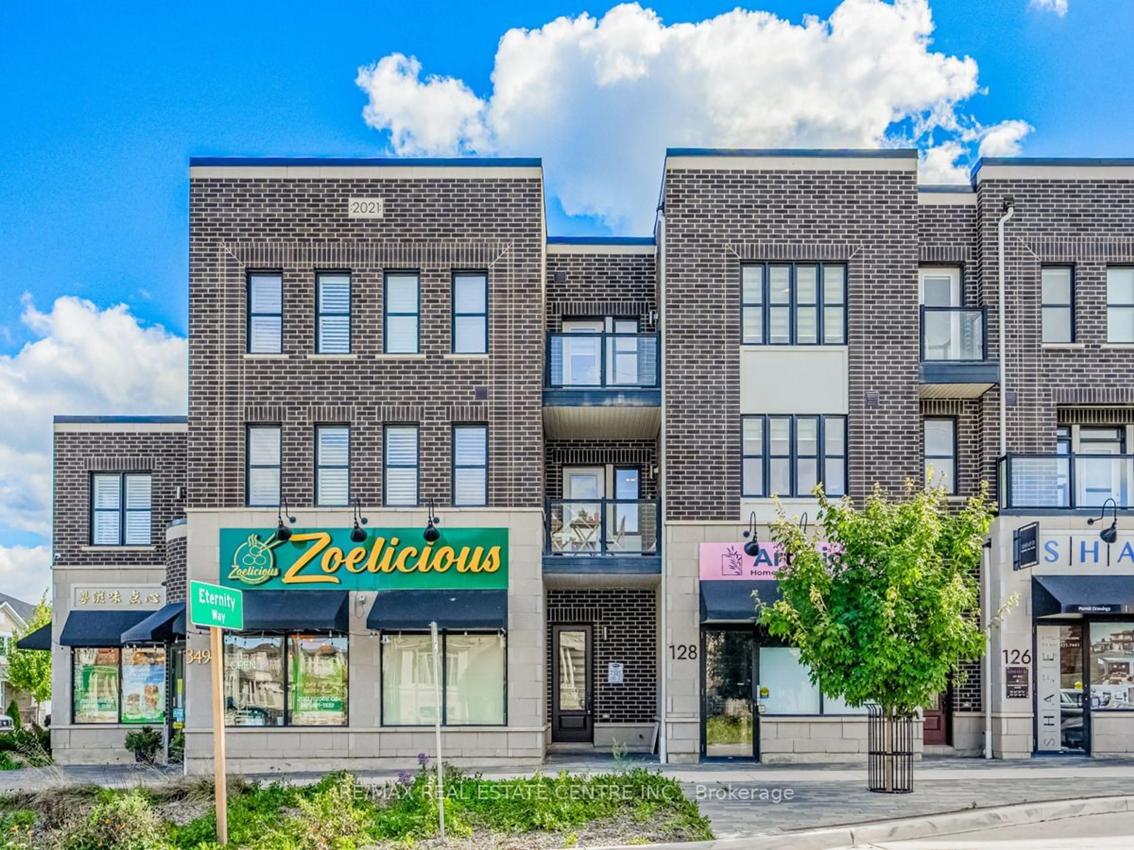 A pic from exterior of the house or condo, the front or back of building for 128 Burnhamthorpe Rd, Oakville Ontario L6H 0X9