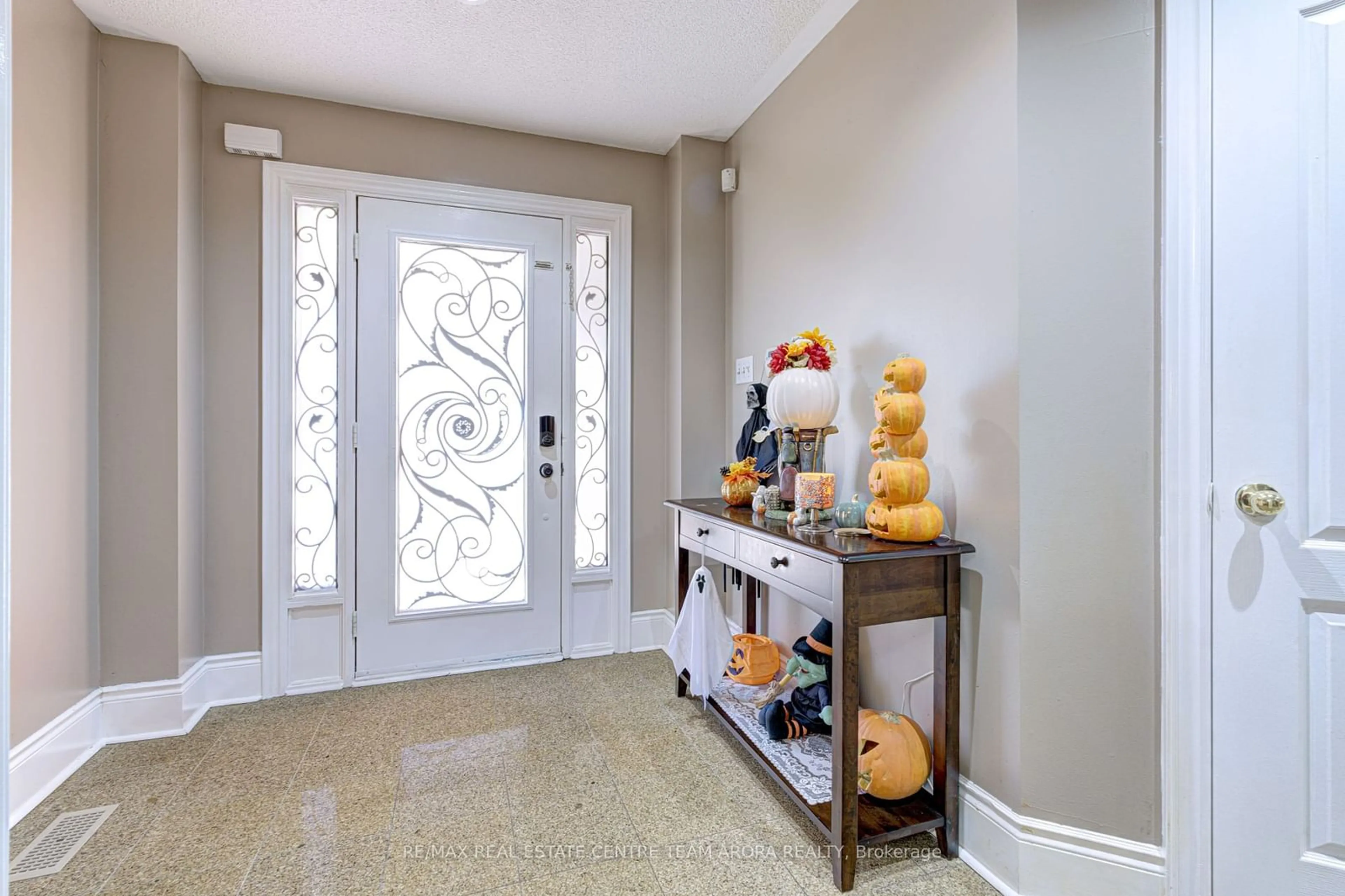 Indoor entryway, ceramic floors for 14 River Rock Cres, Brampton Ontario L7A 2V2