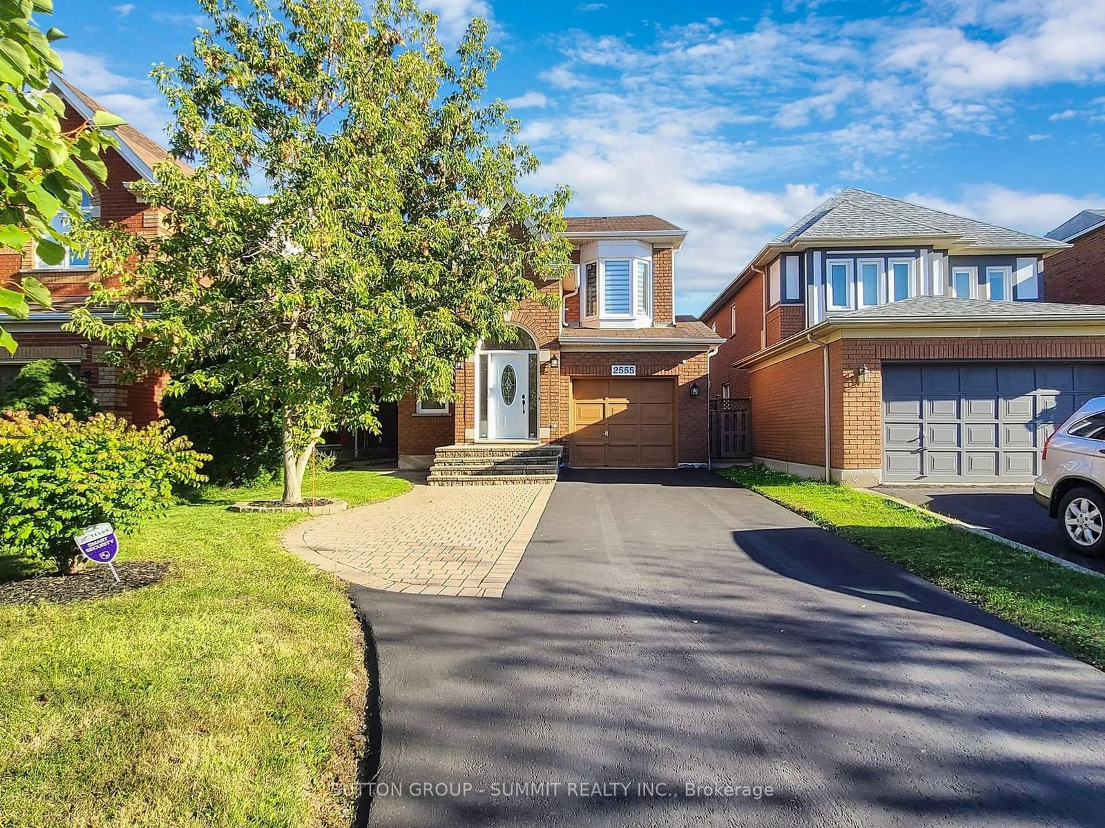 Frontside or backside of a home, the street view for 2555 Strathmore Cres, Mississauga Ontario L5M 5L1