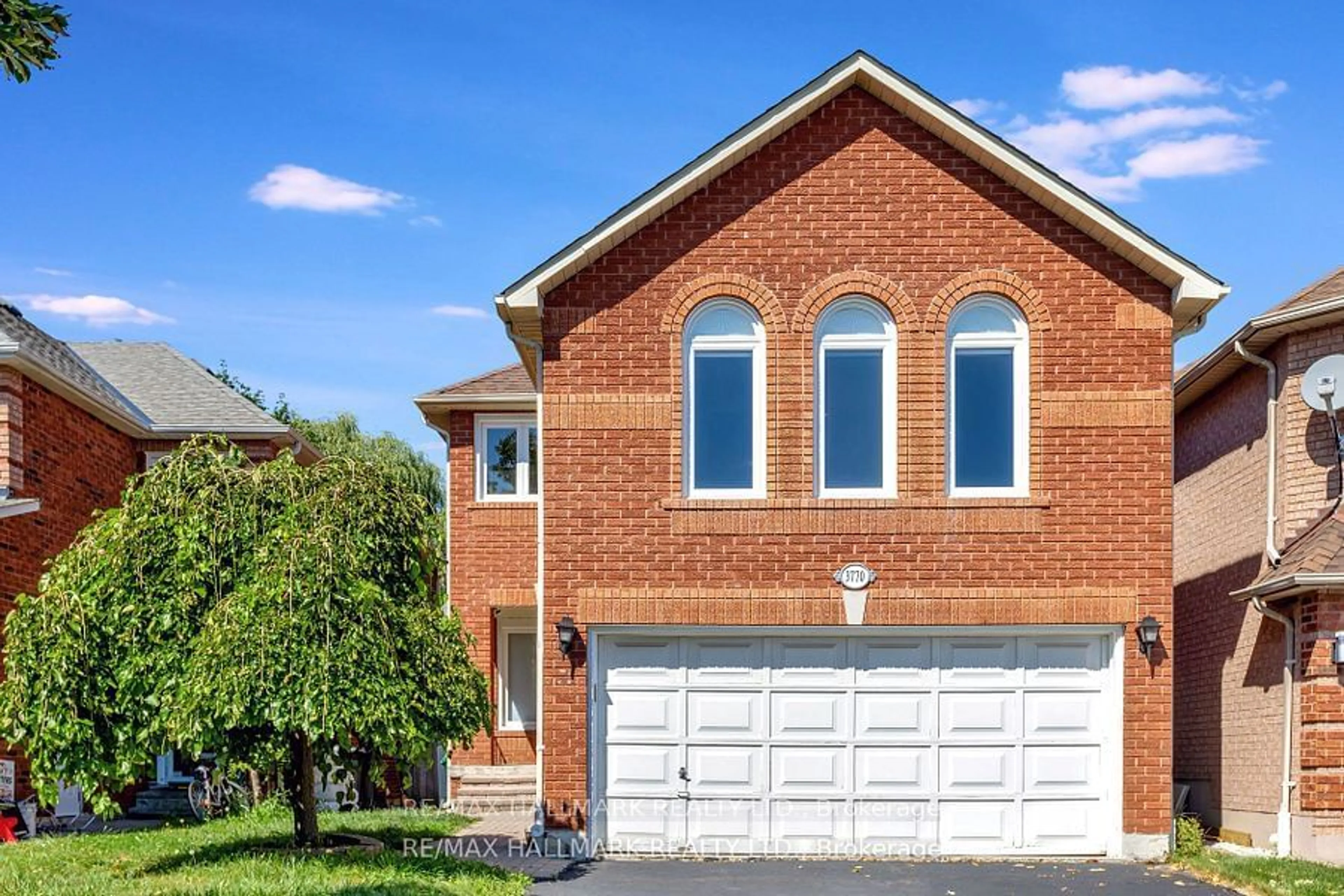 Home with brick exterior material for 3770 Densbury Dr, Mississauga Ontario L5N 6Z2