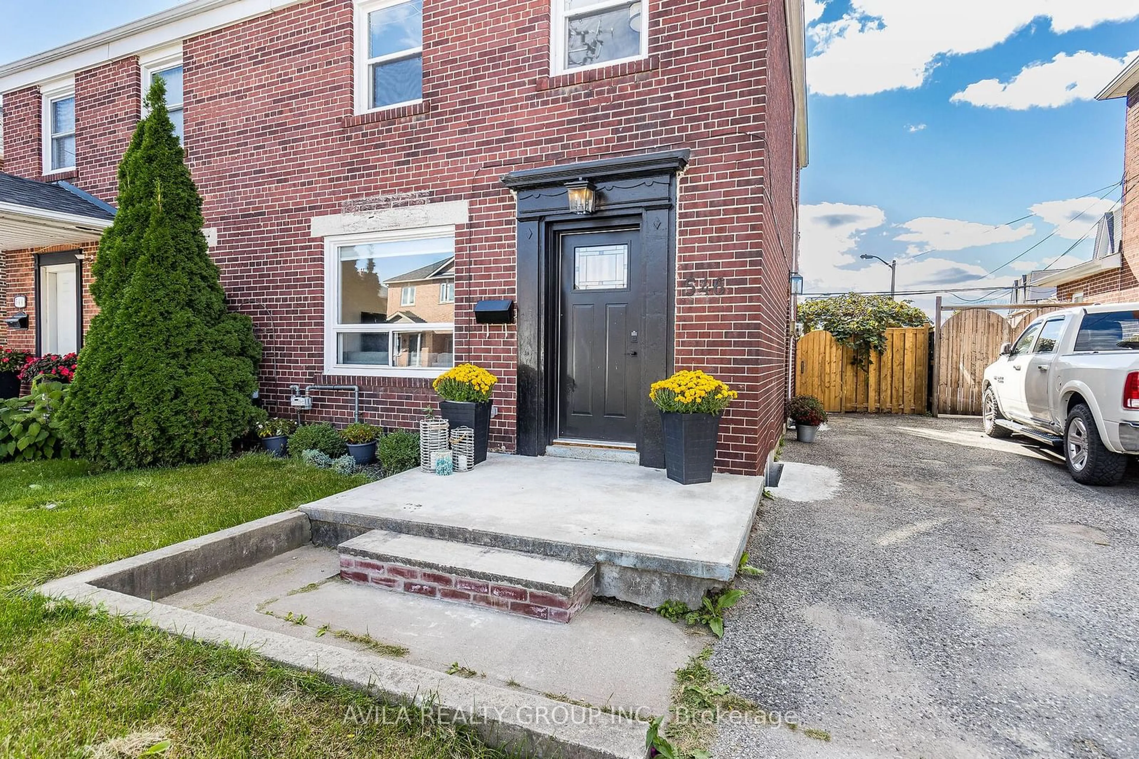 Home with brick exterior material for 546 Old Weston Rd, Toronto Ontario M6N 3B1