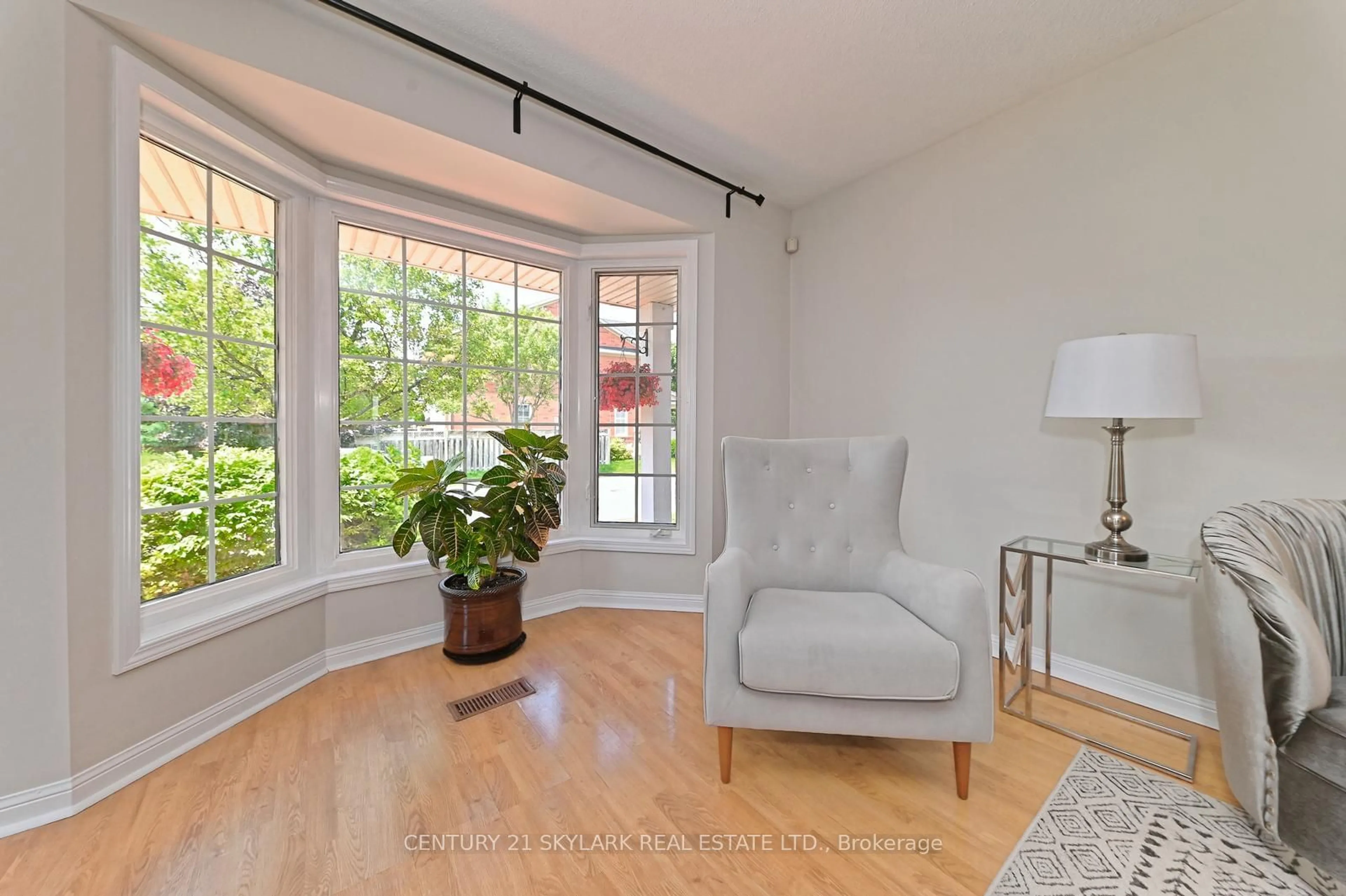 Living room, wood floors for 5640 Rosaline Rd, Burlington Ontario L7L 6T4