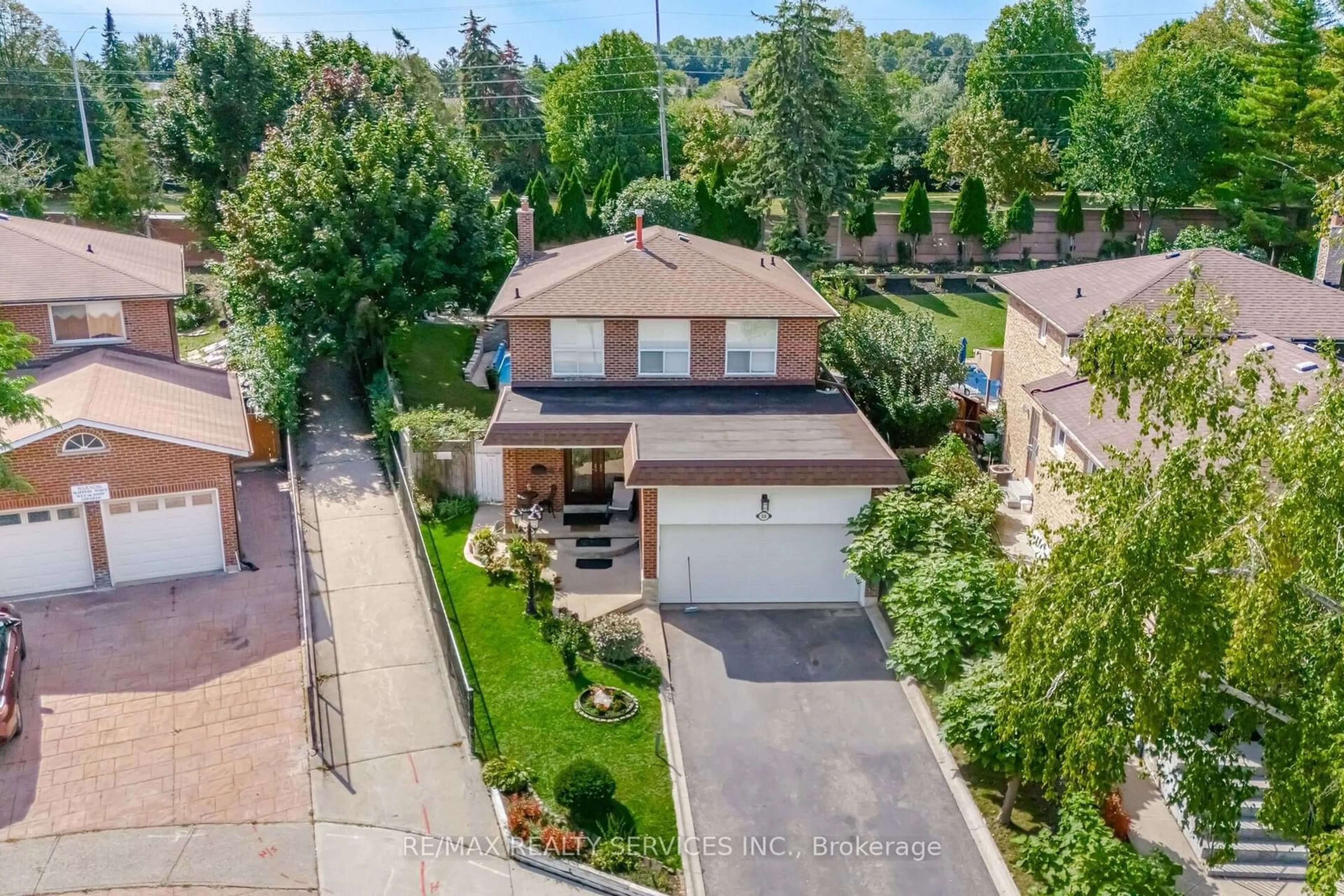 Frontside or backside of a home, the street view for 20 Pepperwood Pl, Brampton Ontario L6S 3R9