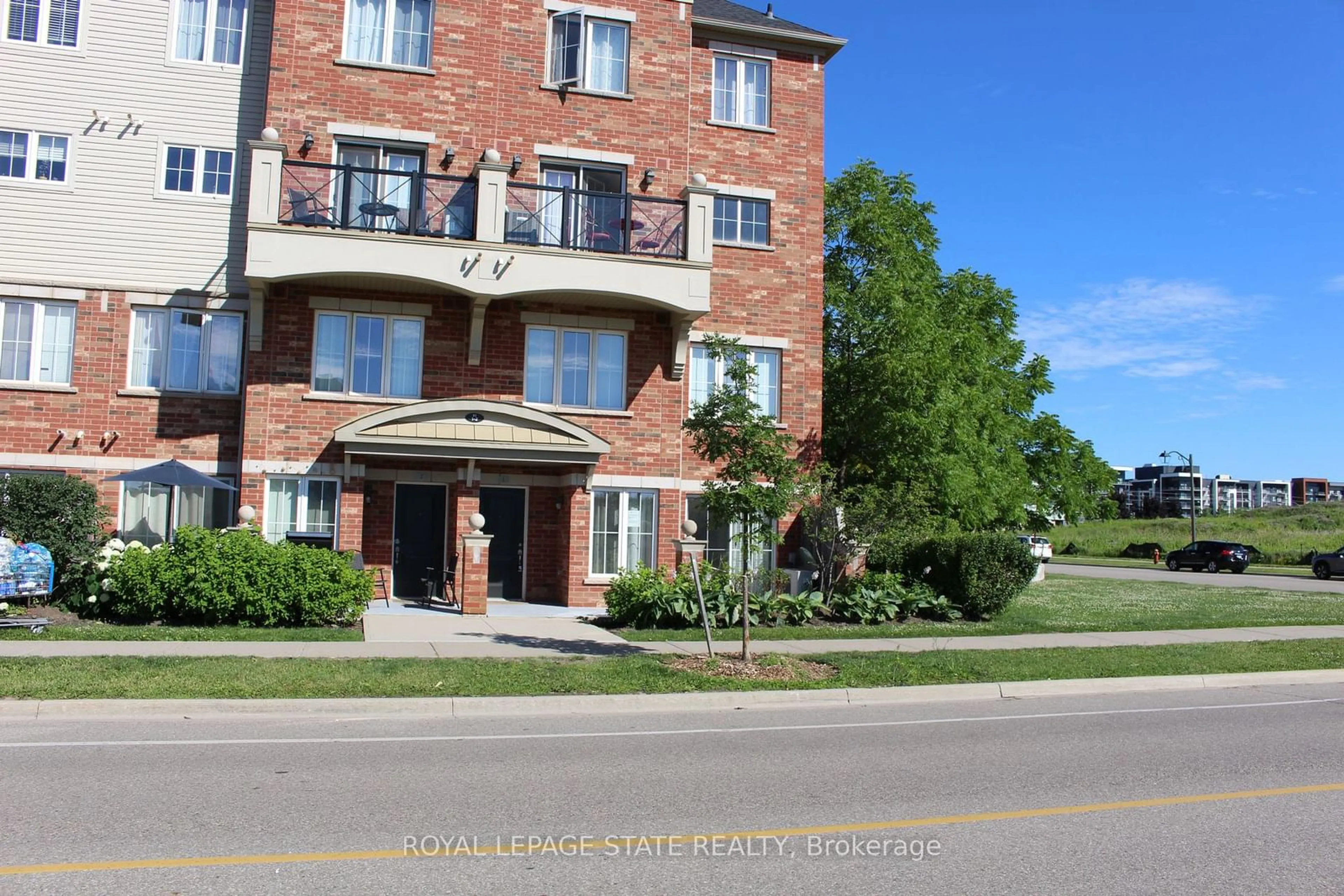 A pic from exterior of the house or condo, the street view for 51 Hays Blvd #1, Oakville Ontario L6H 0J1