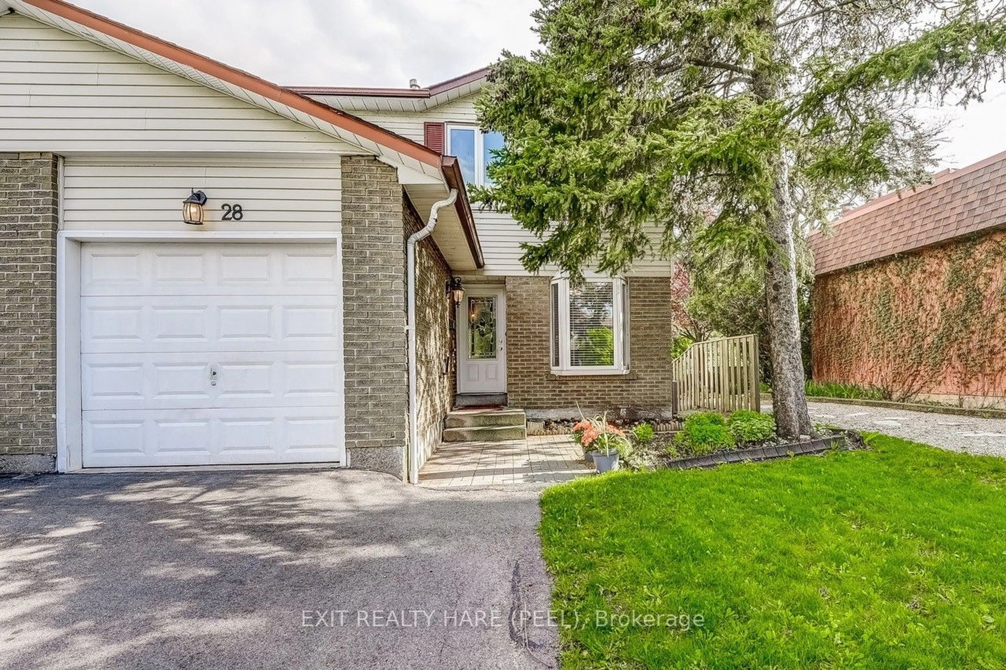 Frontside or backside of a home, cottage for 28 Parkside Dr, Brampton Ontario L6Y 2G9