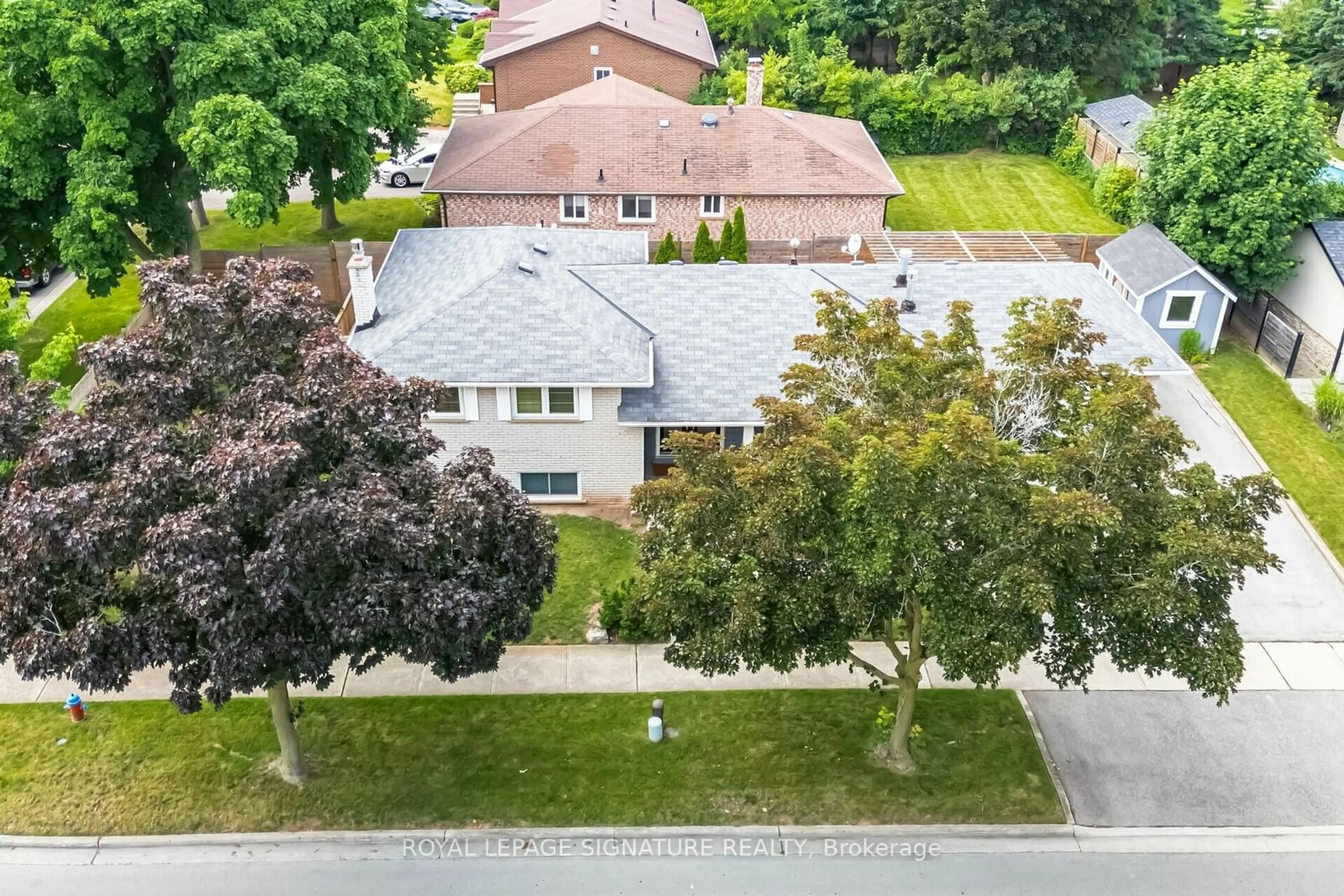 Frontside or backside of a home for 2497 Wyatt St, Oakville Ontario L6L 2M7