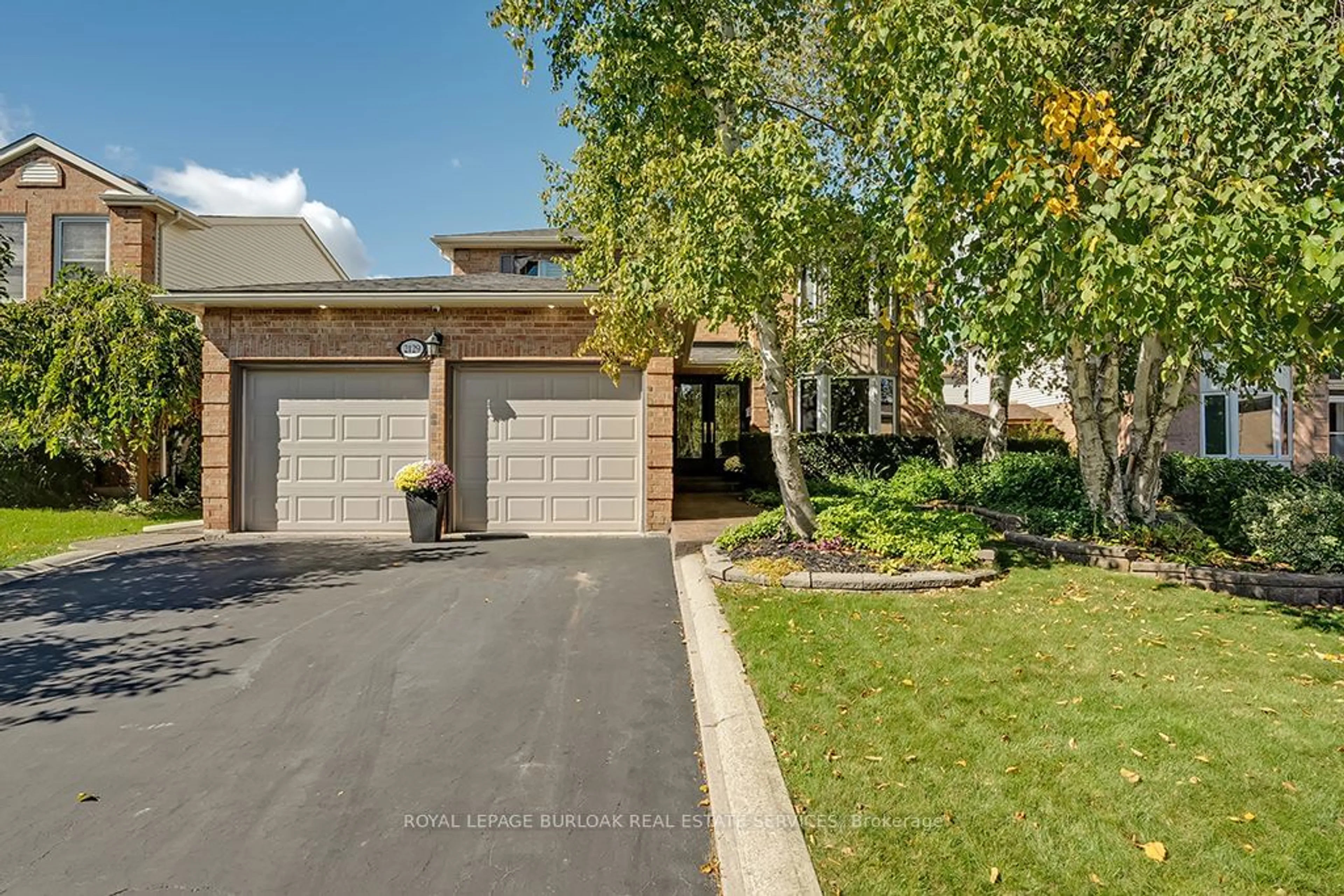 A pic from exterior of the house or condo, the street view for 2129 Winding Way, Burlington Ontario L7M 2X7