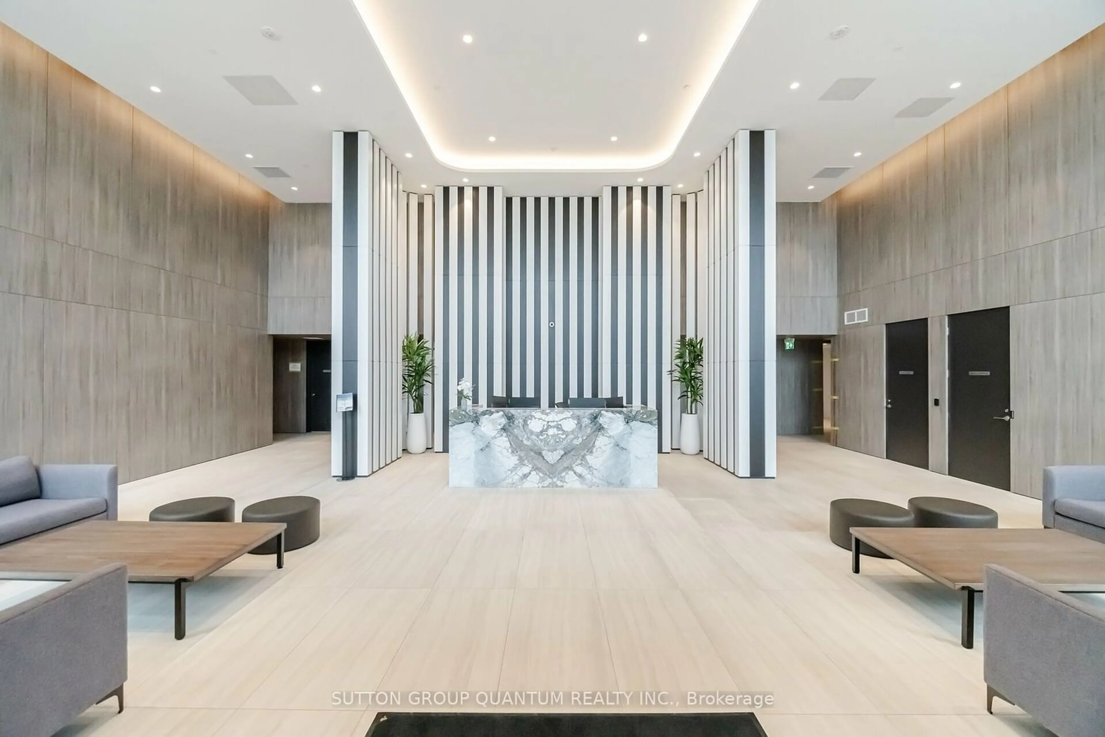 Indoor lobby, ceramic floors for 220 Missinnihe Way #1305, Mississauga Ontario L5H 0A9