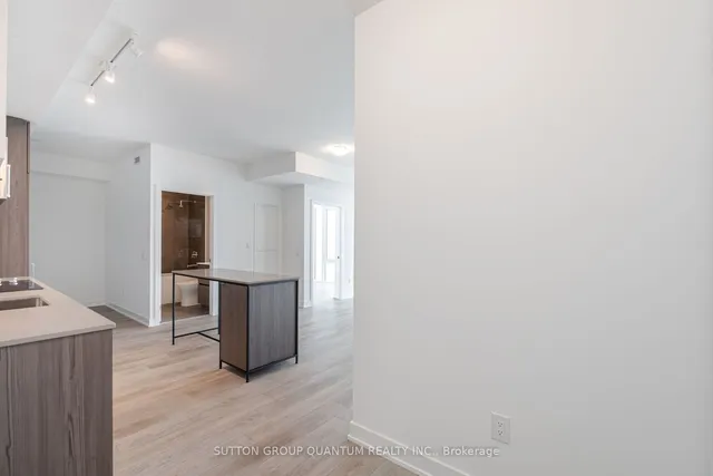 220 Missinnihe Way #1307, Mississauga 5