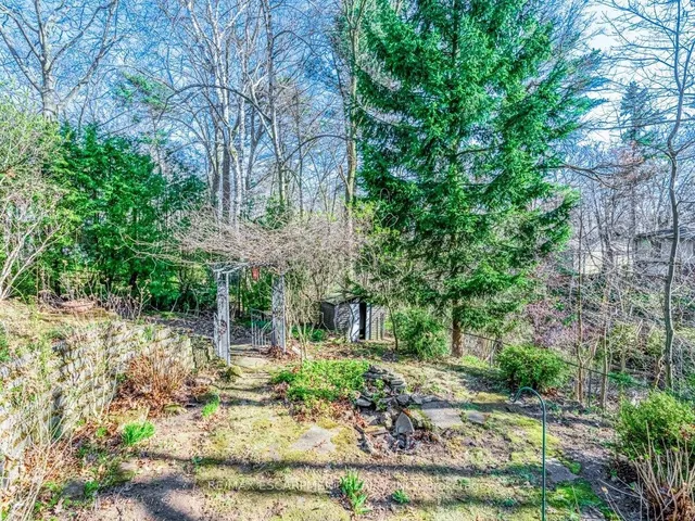 Additional property image - 804 Shadeland Ave