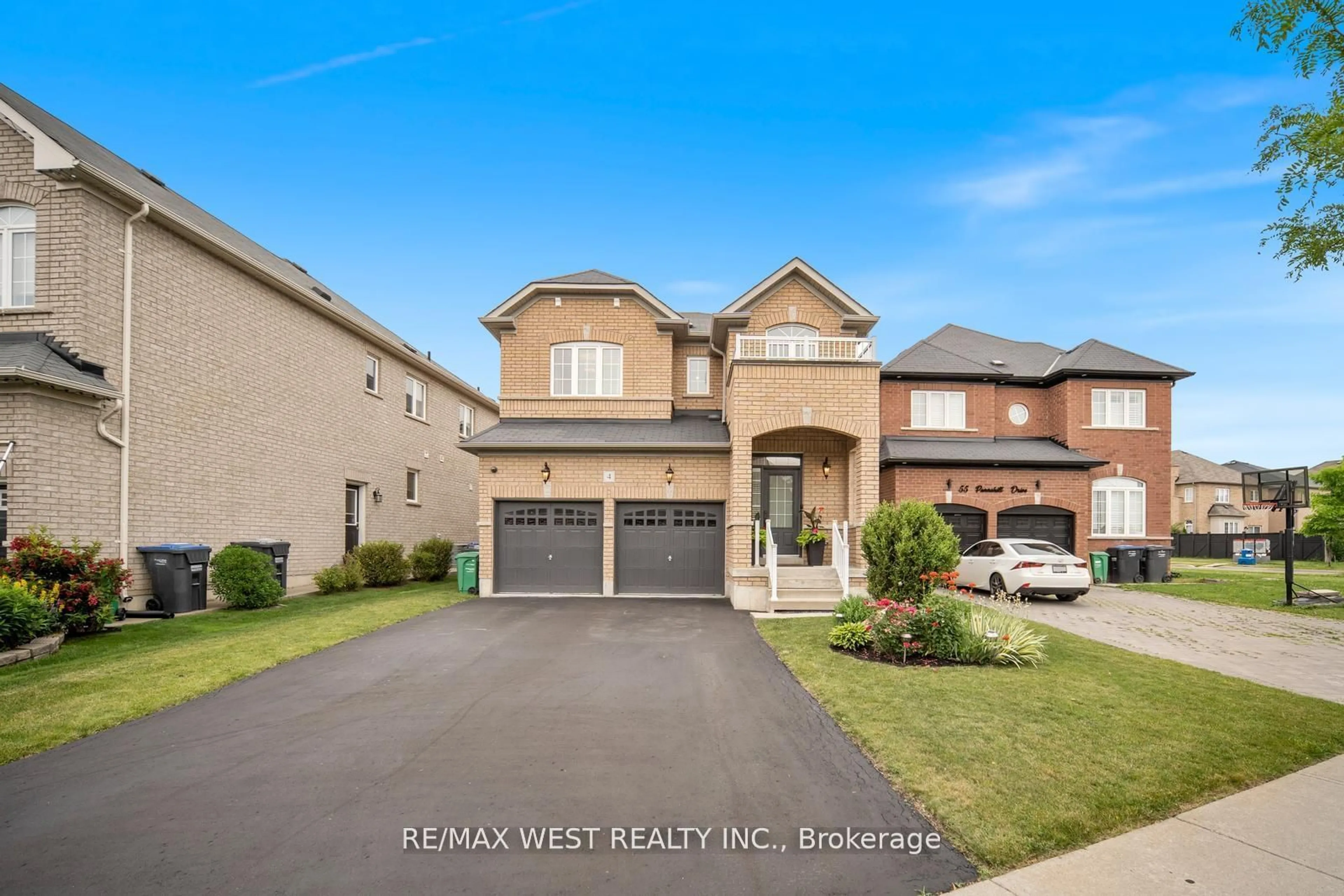 Frontside or backside of a home, the street view for 4 Dilworth Chse, Brampton Ontario L4H 1L2