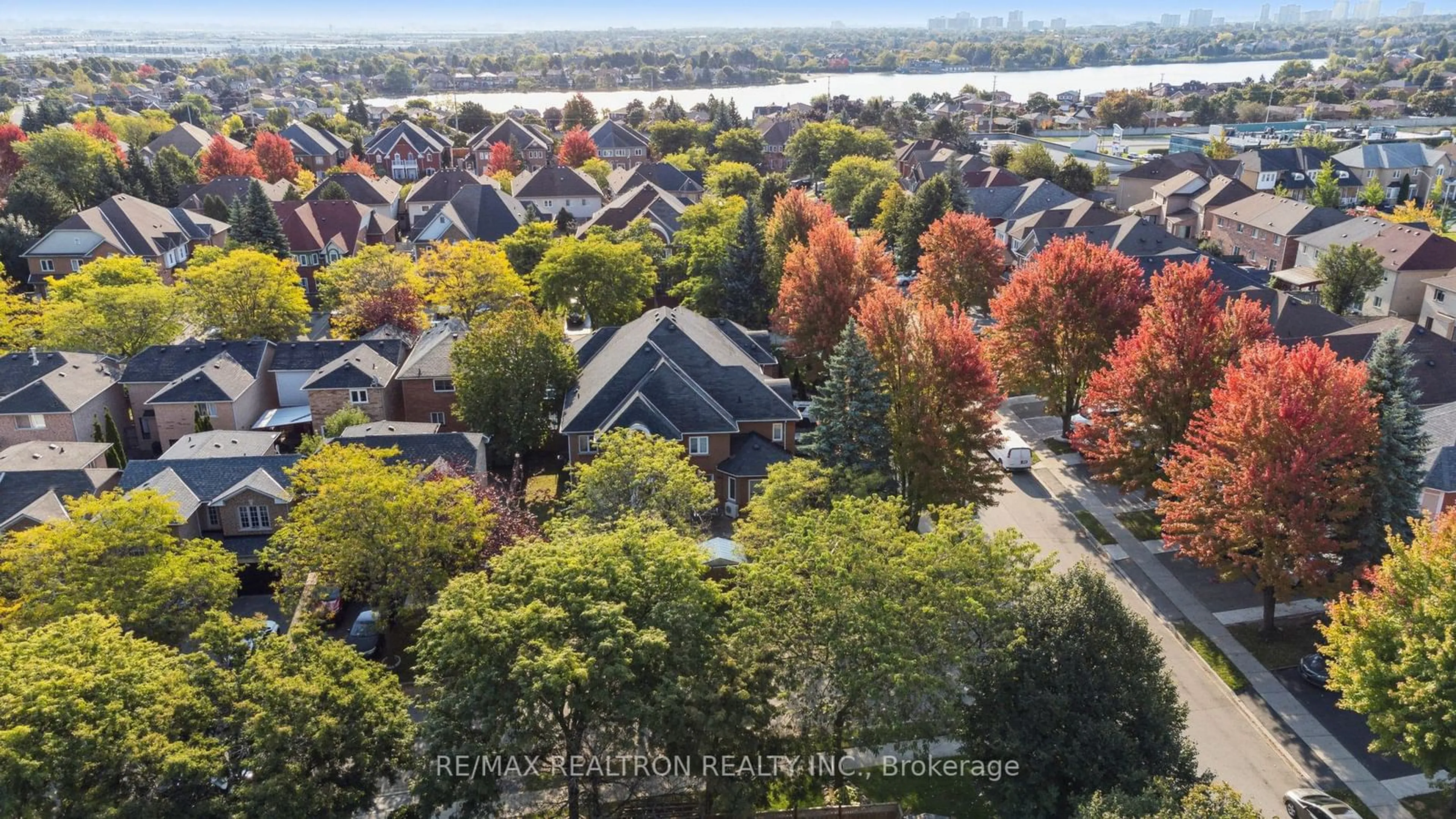 A pic from exterior of the house or condo, the street view for 3 Bison Run Rd, Brampton Ontario L6R 1S2