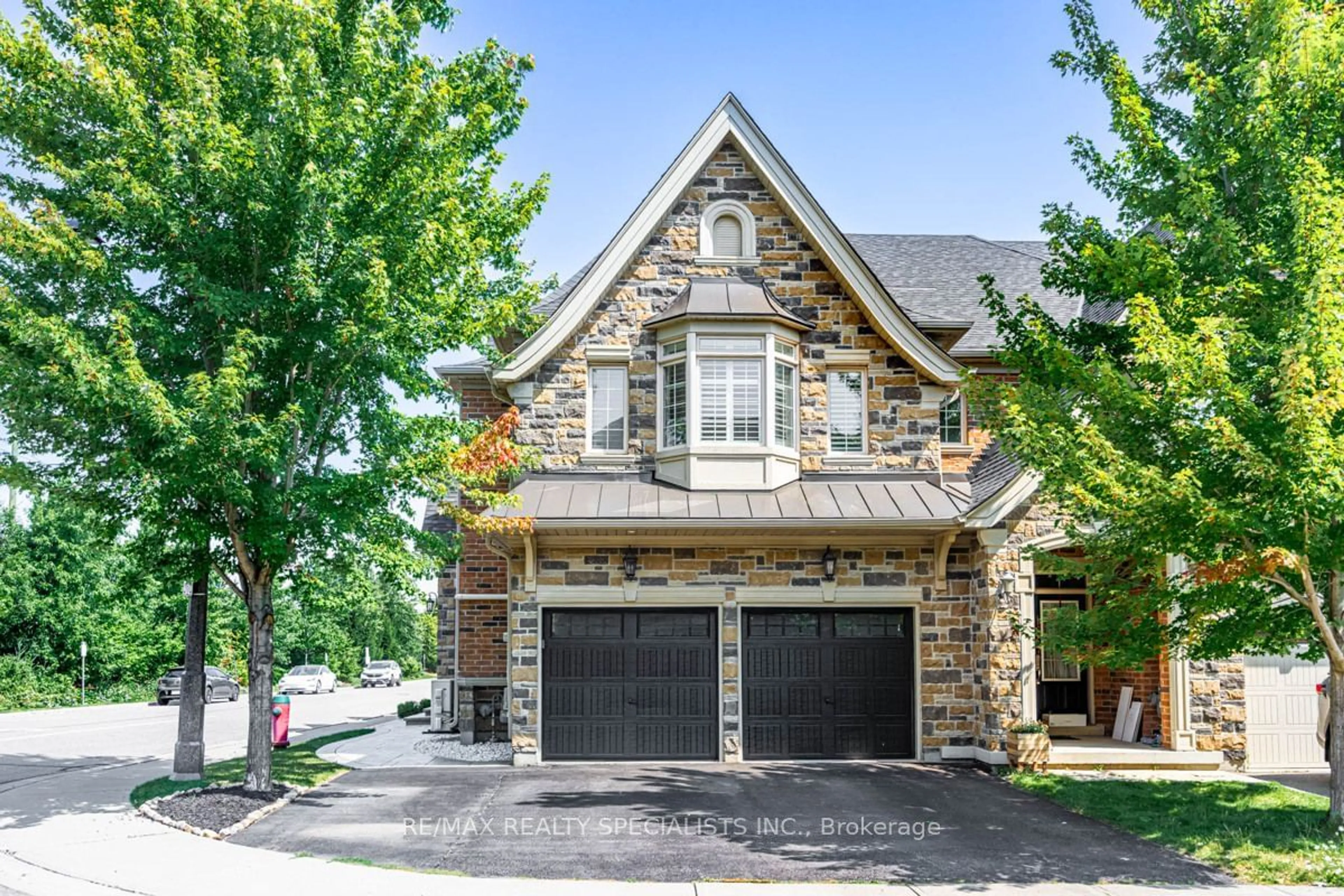 Home with brick exterior material for 2495 Gateshead Common Rd, Oakville Ontario L6M 0S2