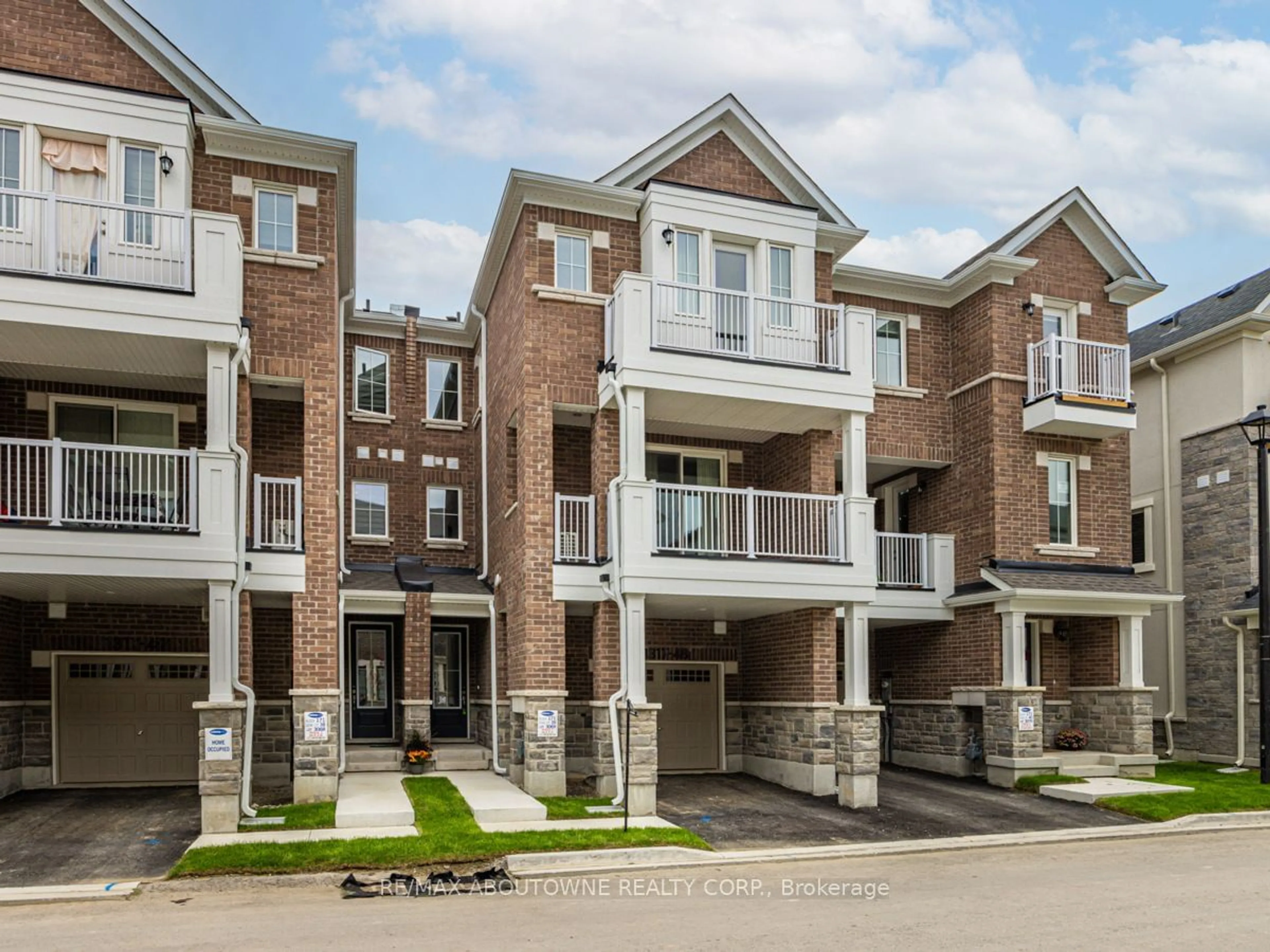 A pic from exterior of the house or condo, the front or back of building for 1317 Leriche Way #48, Milton Ontario L9T 6H8