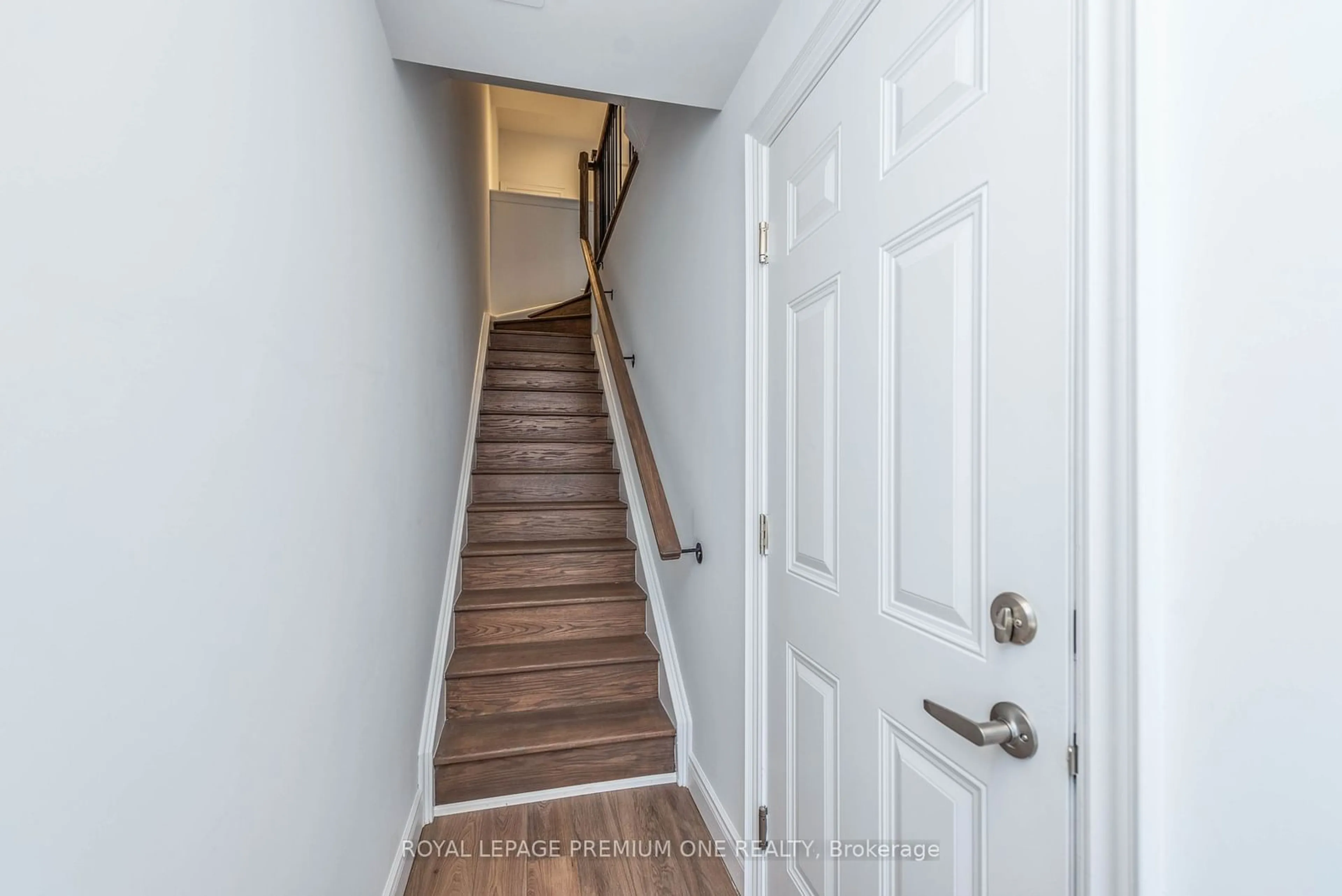 Indoor entryway, wood floors for 55 Lunar Cres #149, Mississauga Ontario L5M 2R2