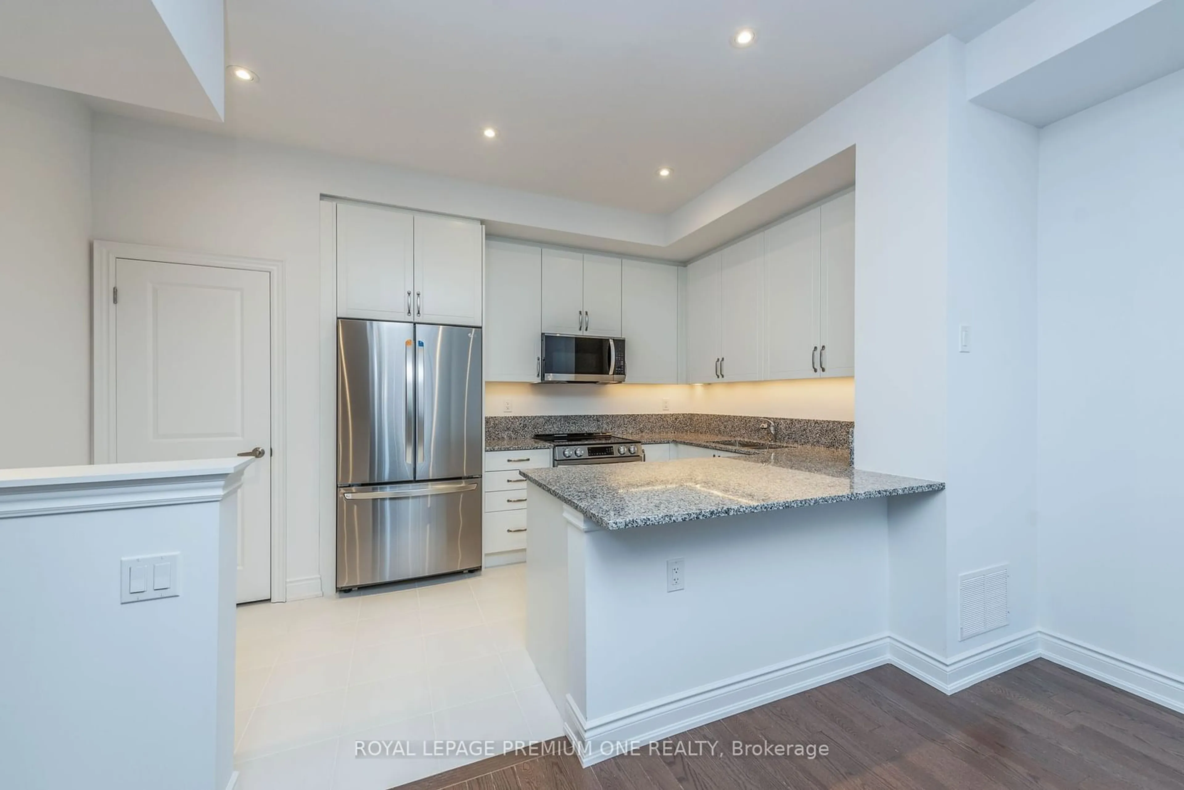 Open concept kitchen for 55 Lunar Cres #149, Mississauga Ontario L5M 2R2