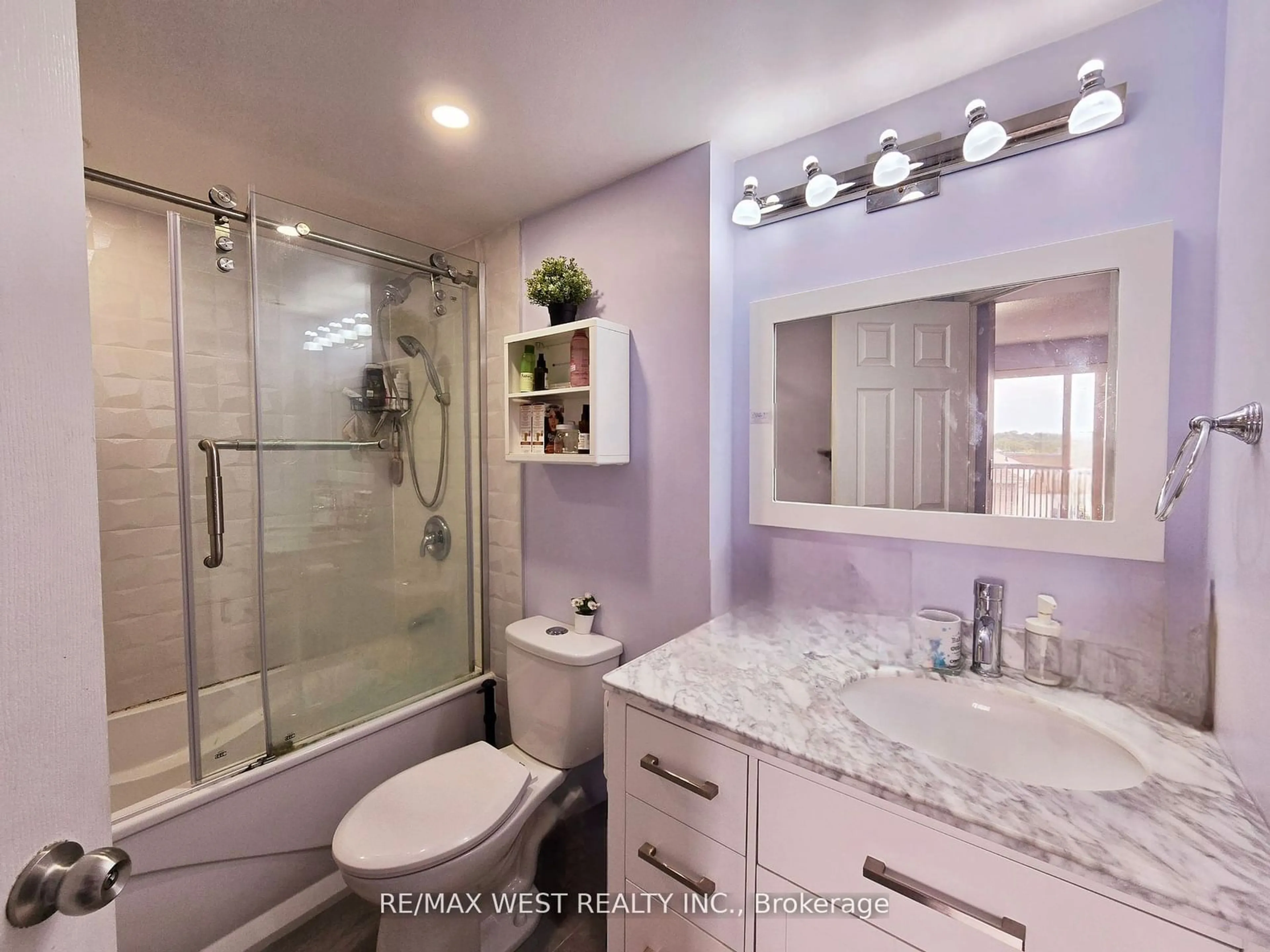 Contemporary bathroom, ceramic floors for 3025 Finch Ave #2035, Toronto Ontario M9M 0A2