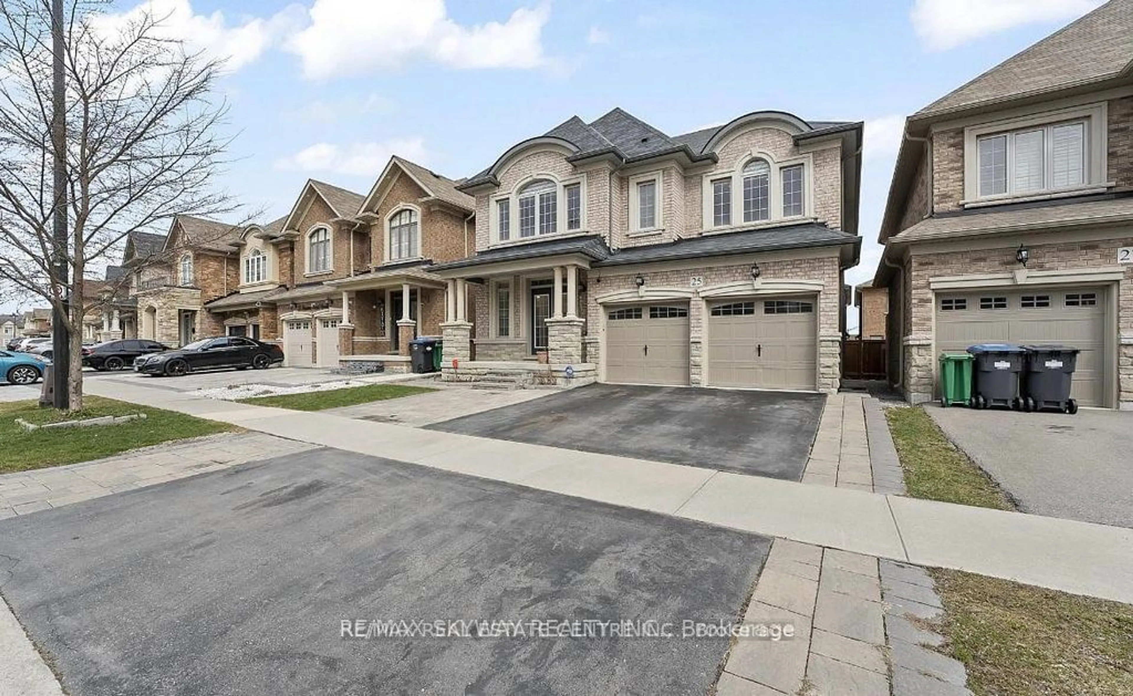 Frontside or backside of a home, the street view for 25 Hammerhead Rd, Brampton Ontario L7A 0G4