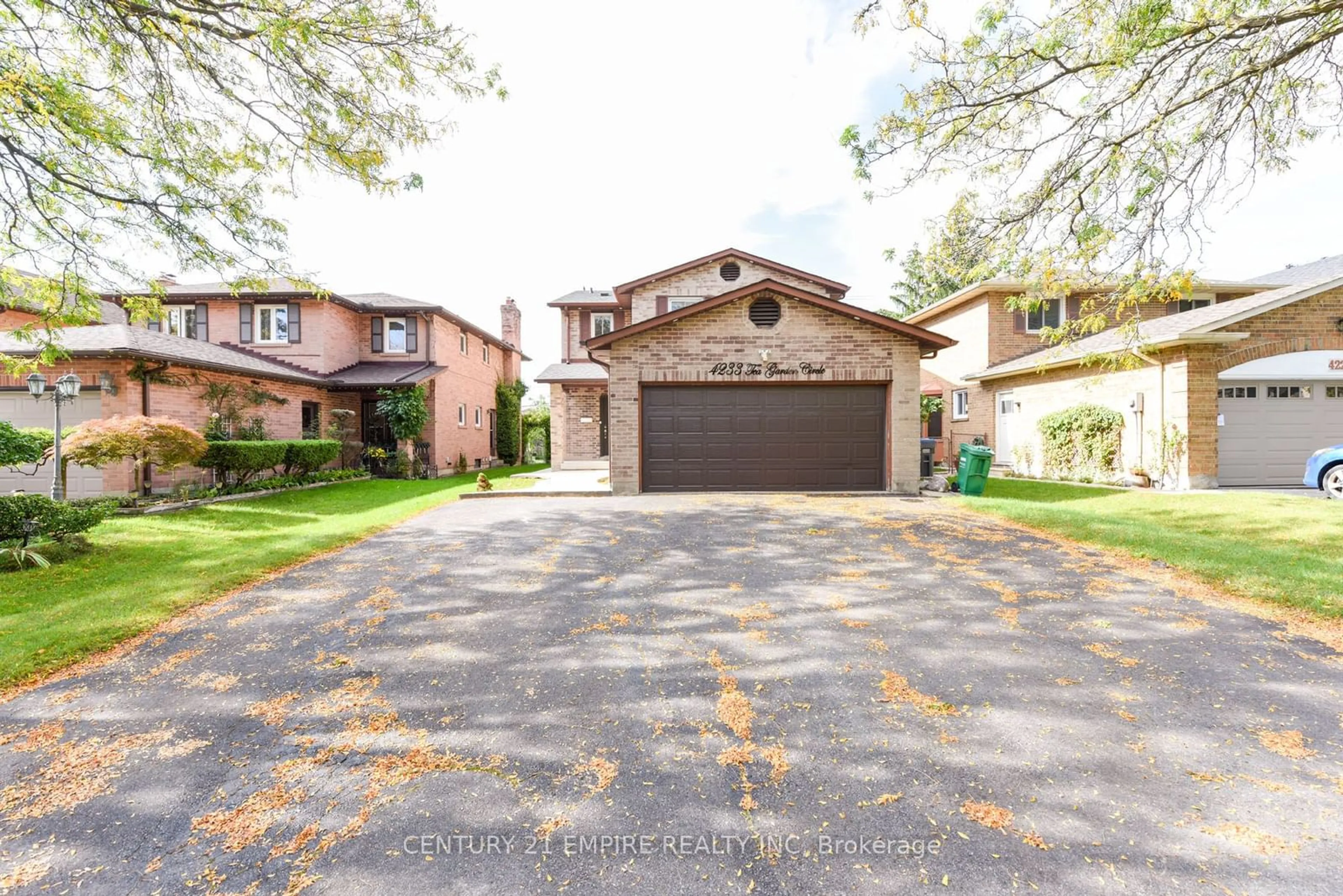 Frontside or backside of a home, the street view for 4233 Tea Garden Circ, Mississauga Ontario L5B 2Z1