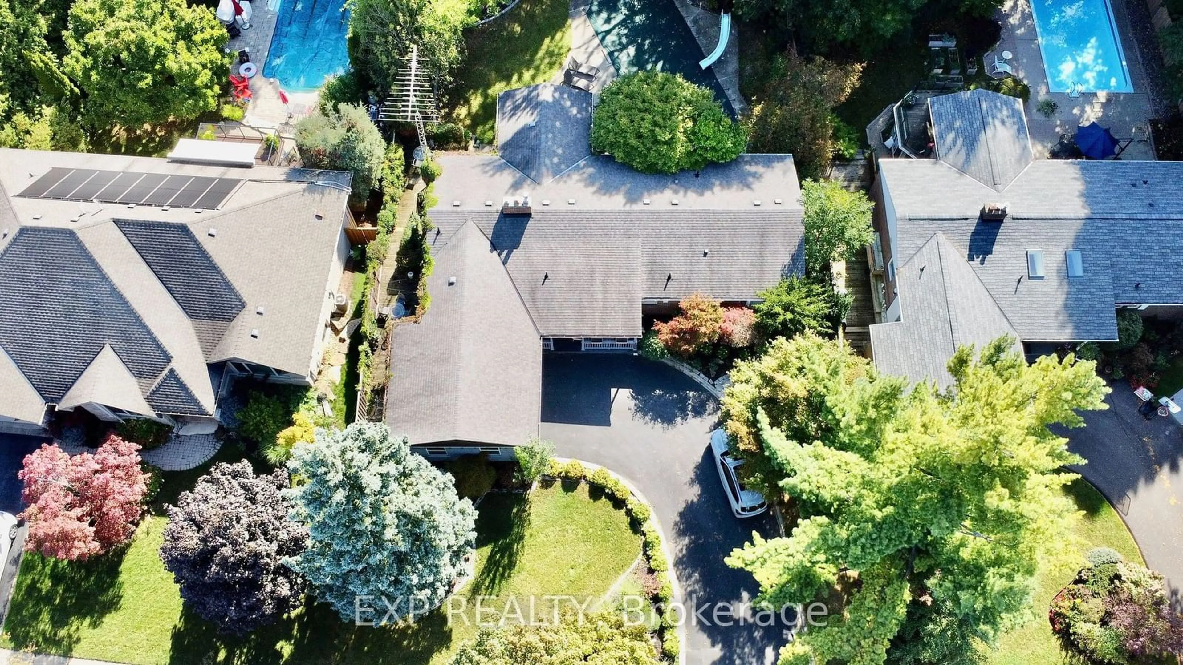 Frontside or backside of a home, the fenced backyard for 1004 Caldwell Ave, Mississauga Ontario L5H 1Z3